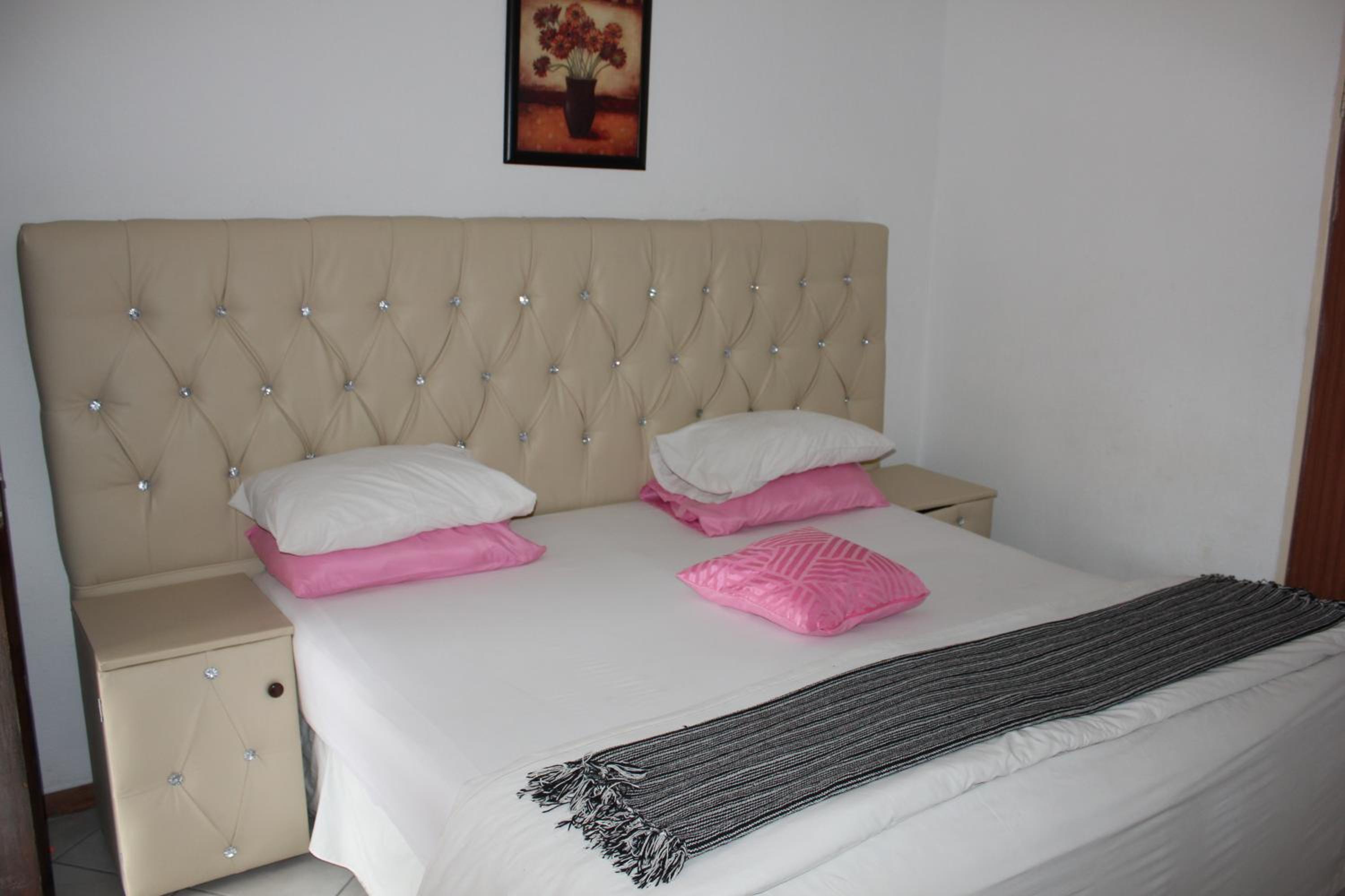 Double Room - Photo 6
