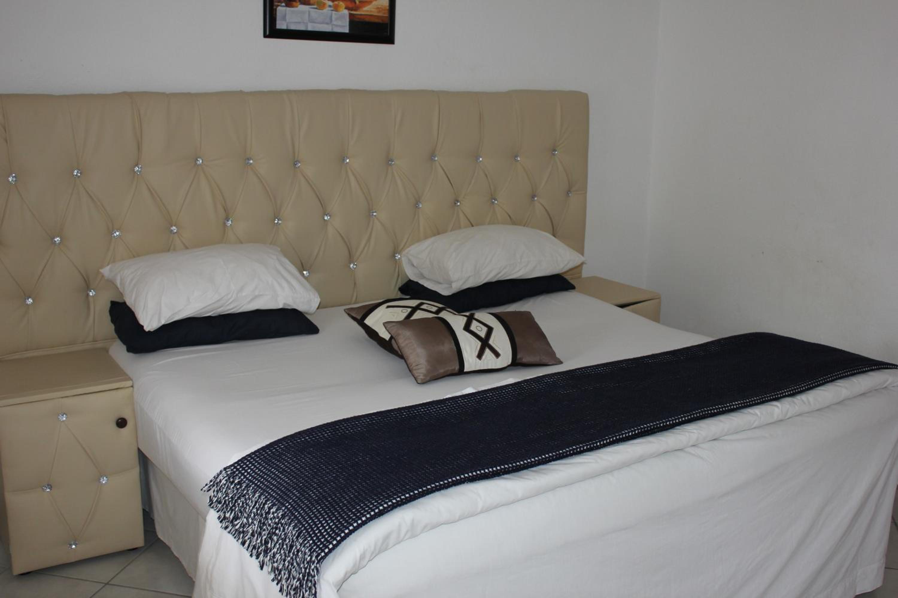 Double Room - Photo 11