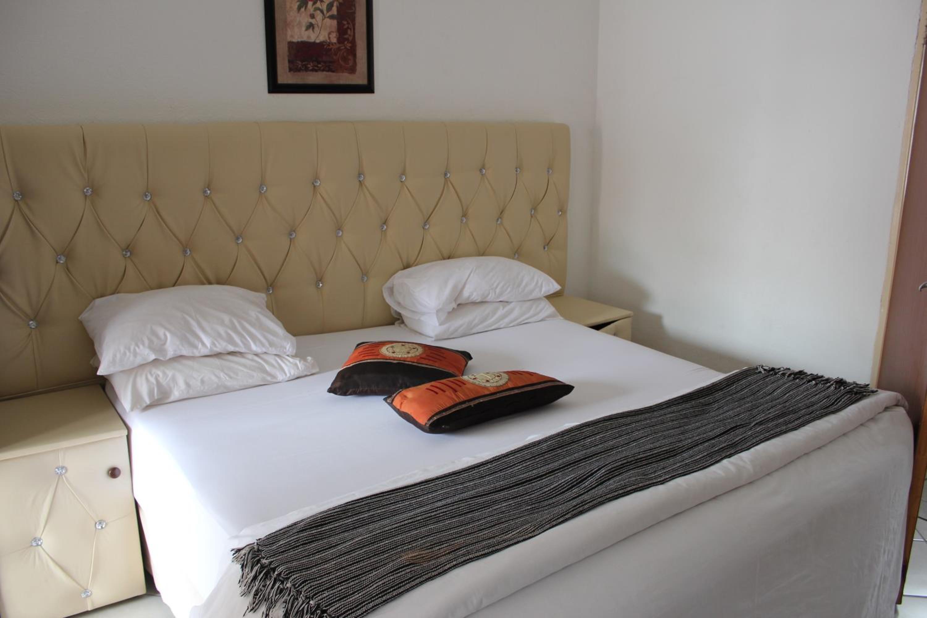Double Room - Photo 10