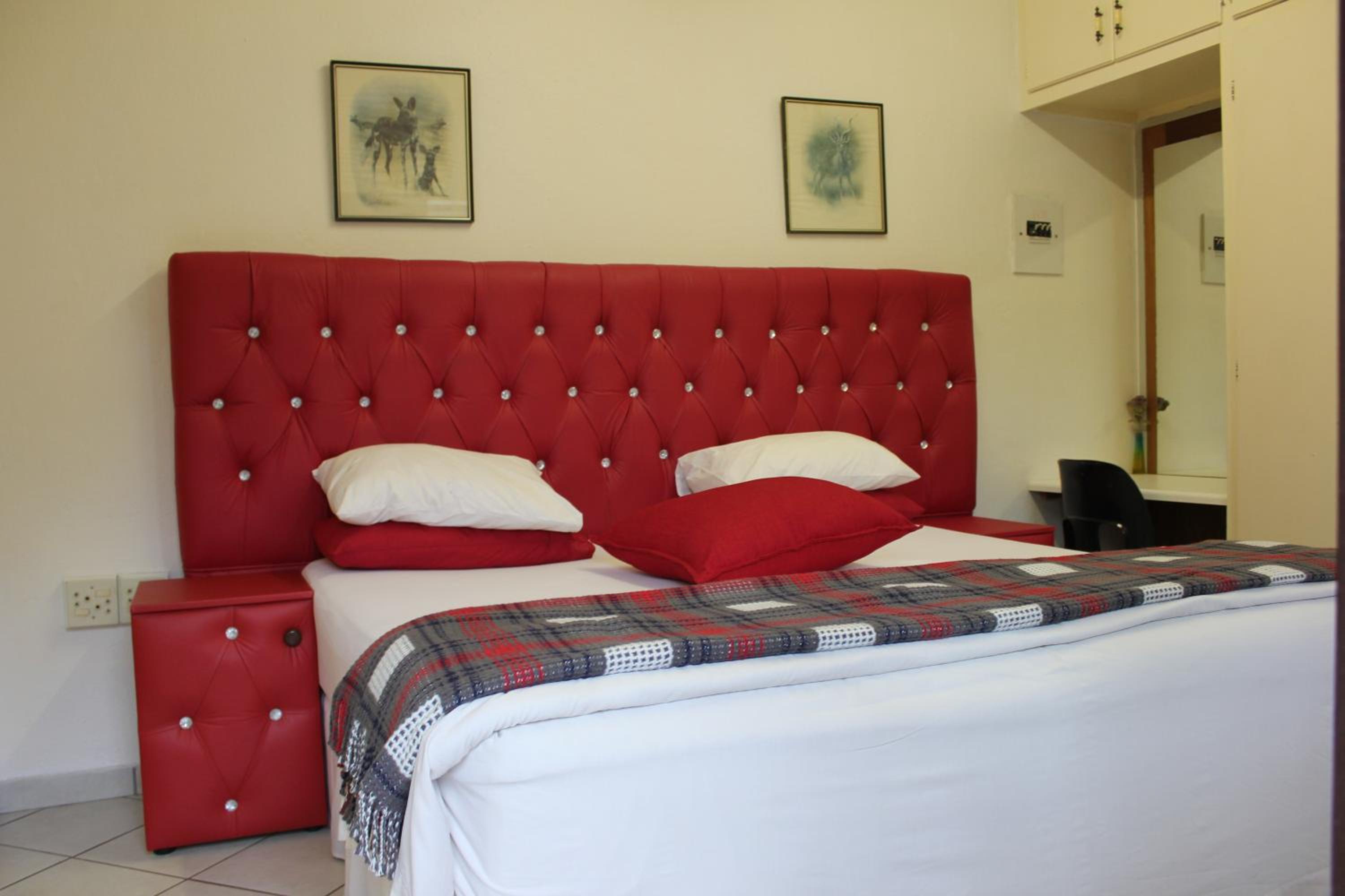 Double Room - Photo 12