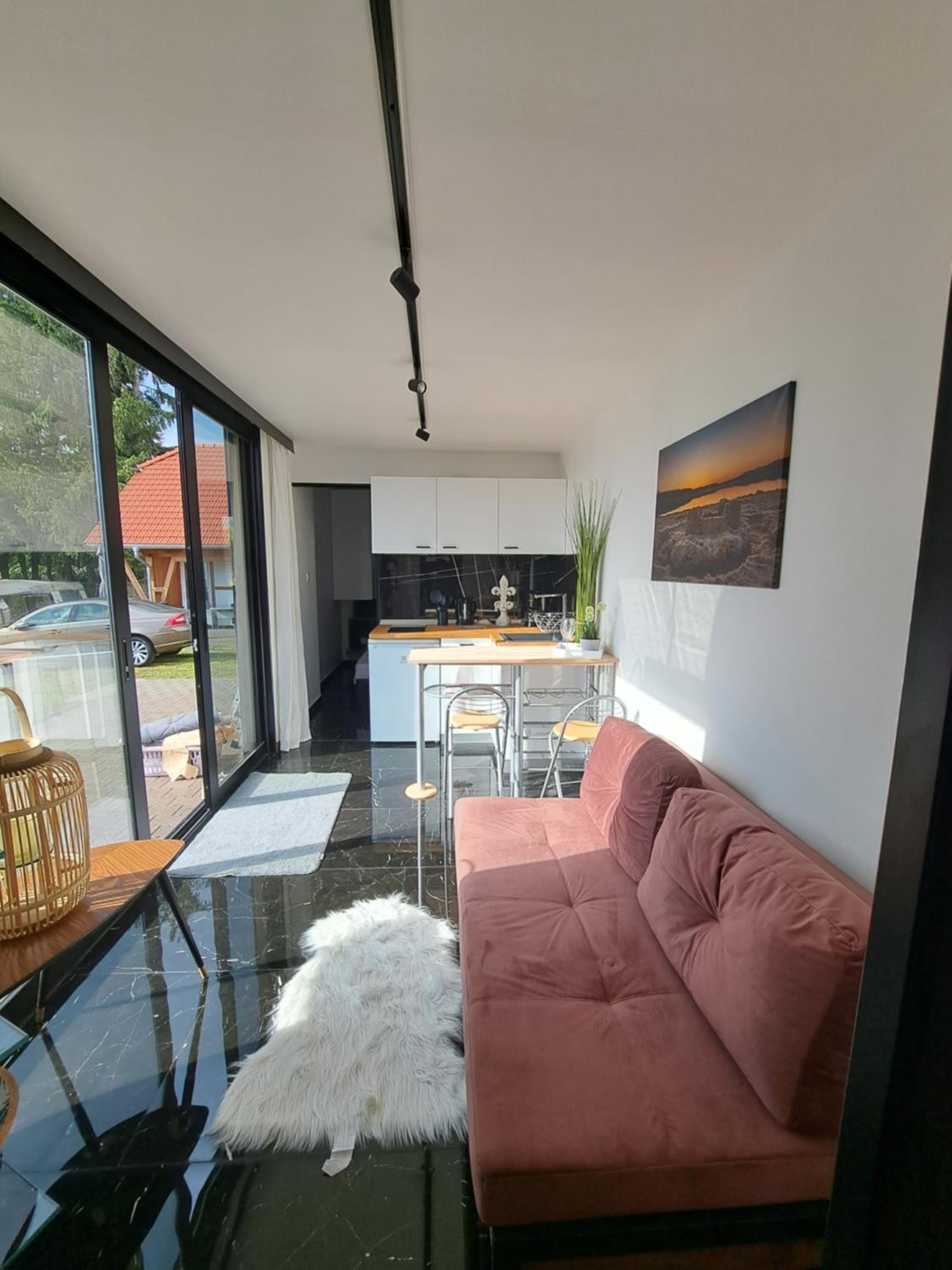 One-Bedroom House photo 1