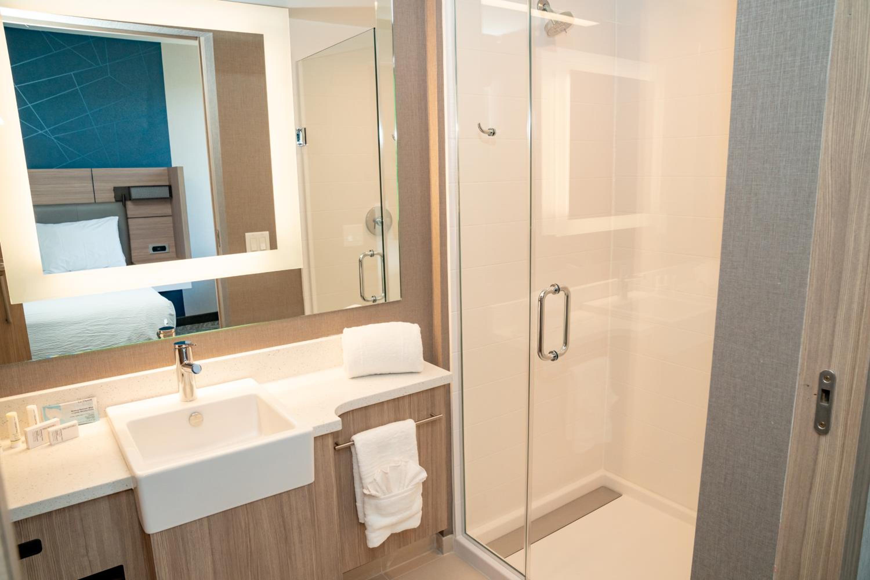 Standard King Suite - Photo 5