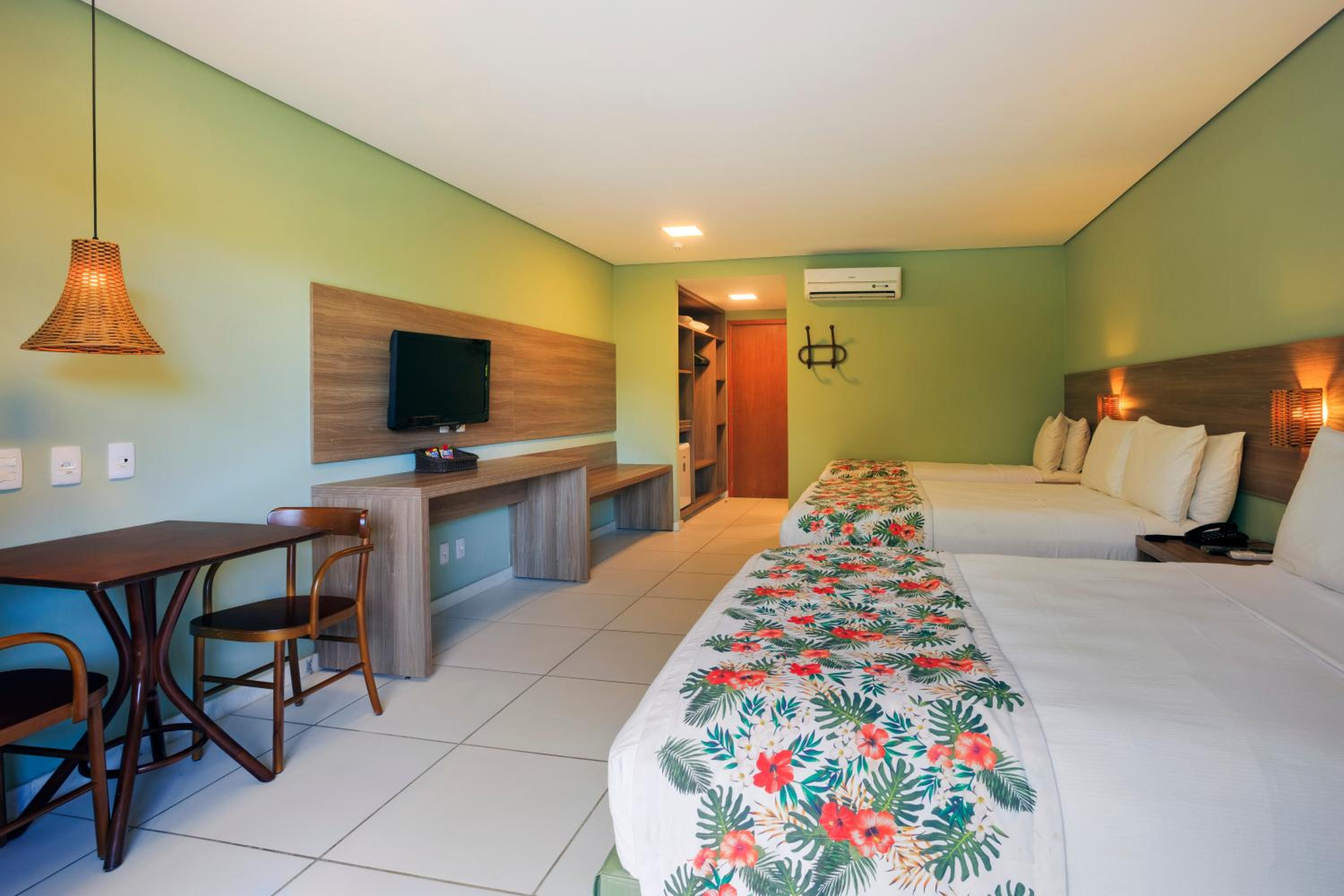 Superior Family Room (3 Adults + 2 Children)