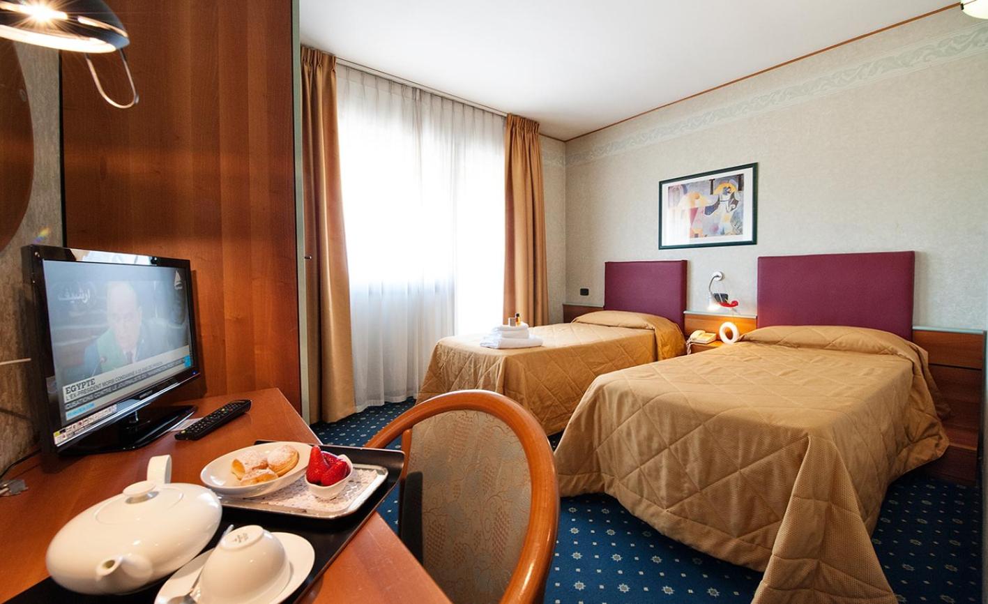 Twin Room - Photo 1
