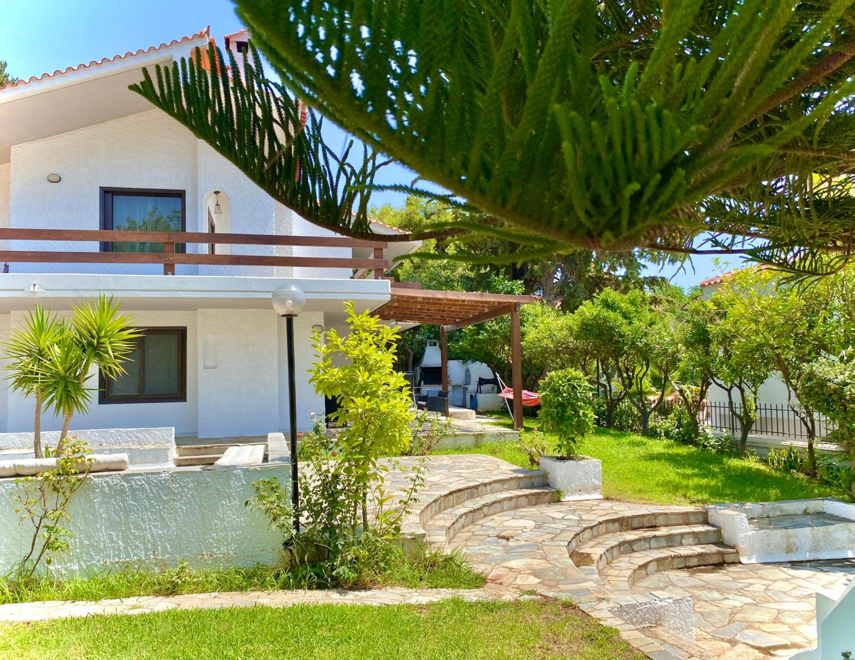 Villa with Private Garden  photo 2