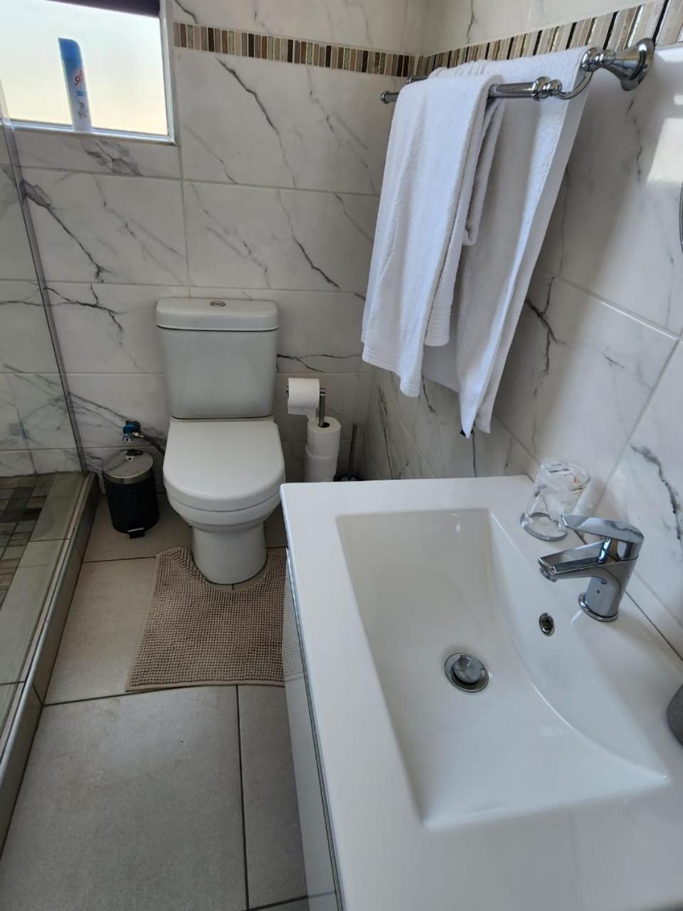 Suite with Balcony - Photo 3