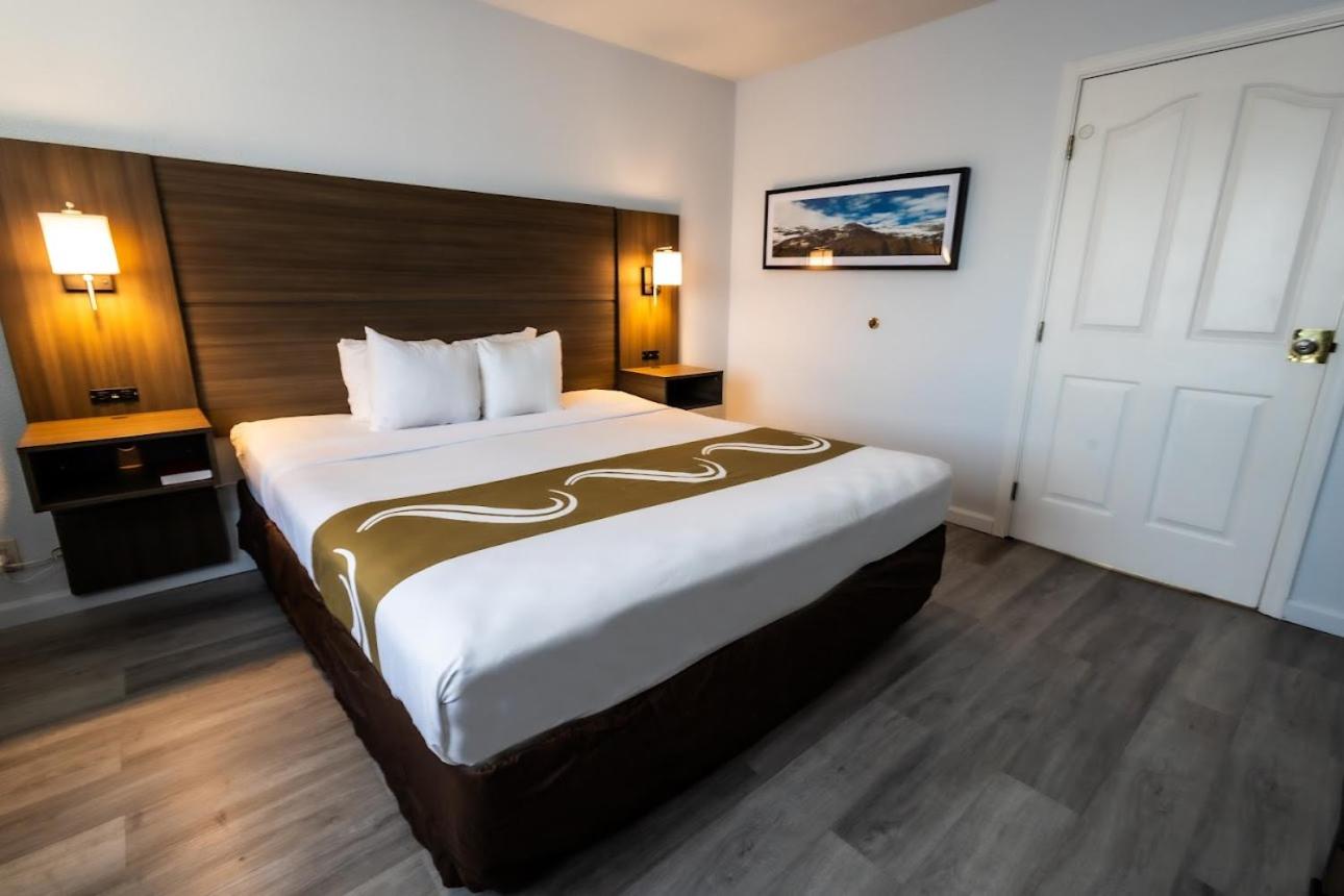 King Suite - Non-Smoking - Photo 1