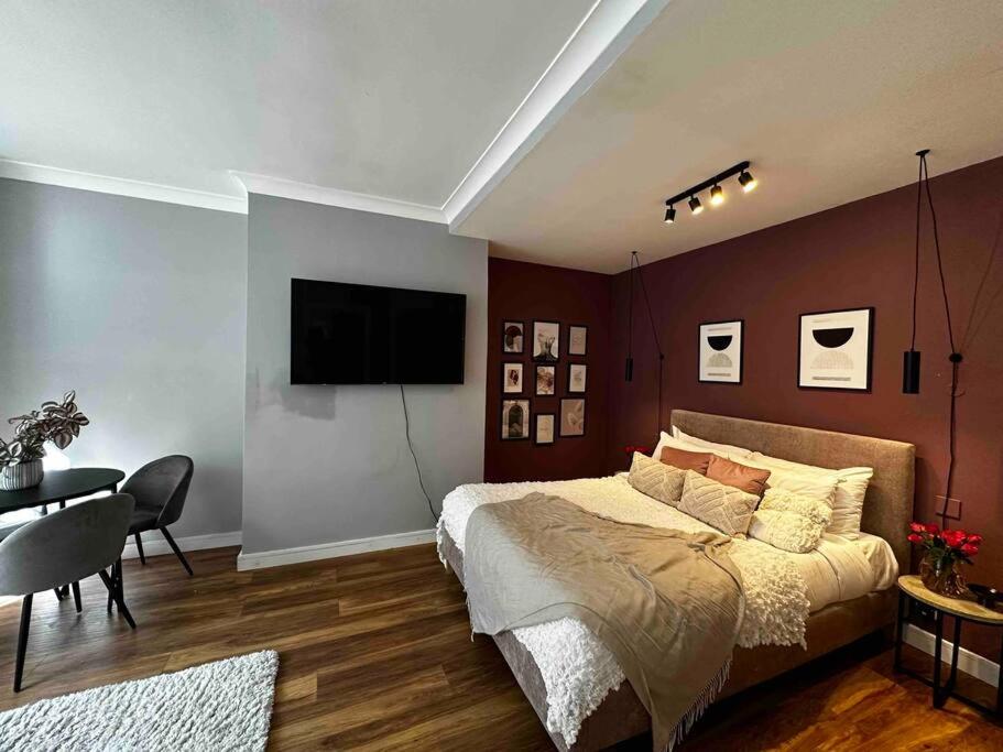 One-Bedroom Apartment photo 3