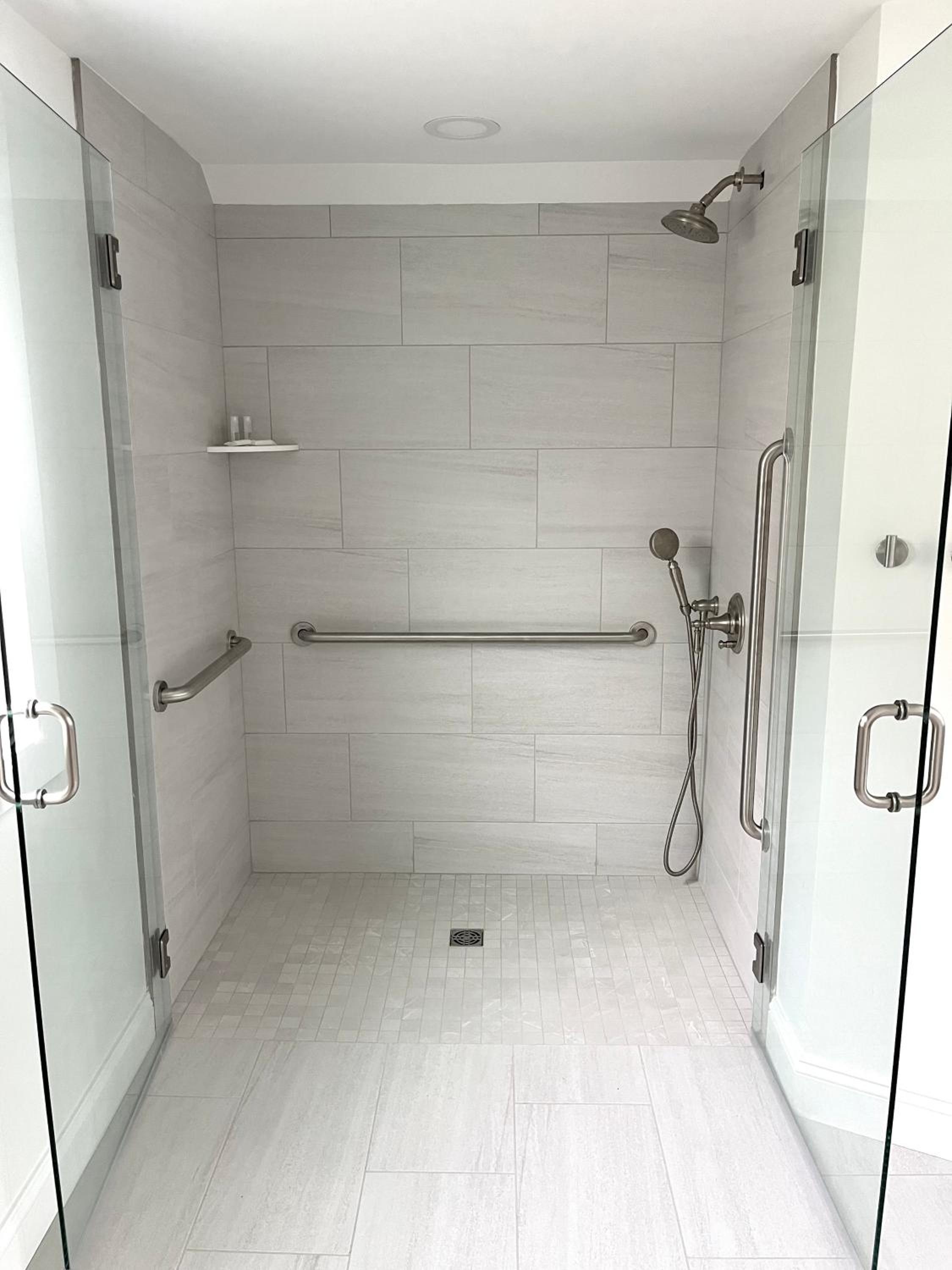 Queen Room - Disability Access photo 3