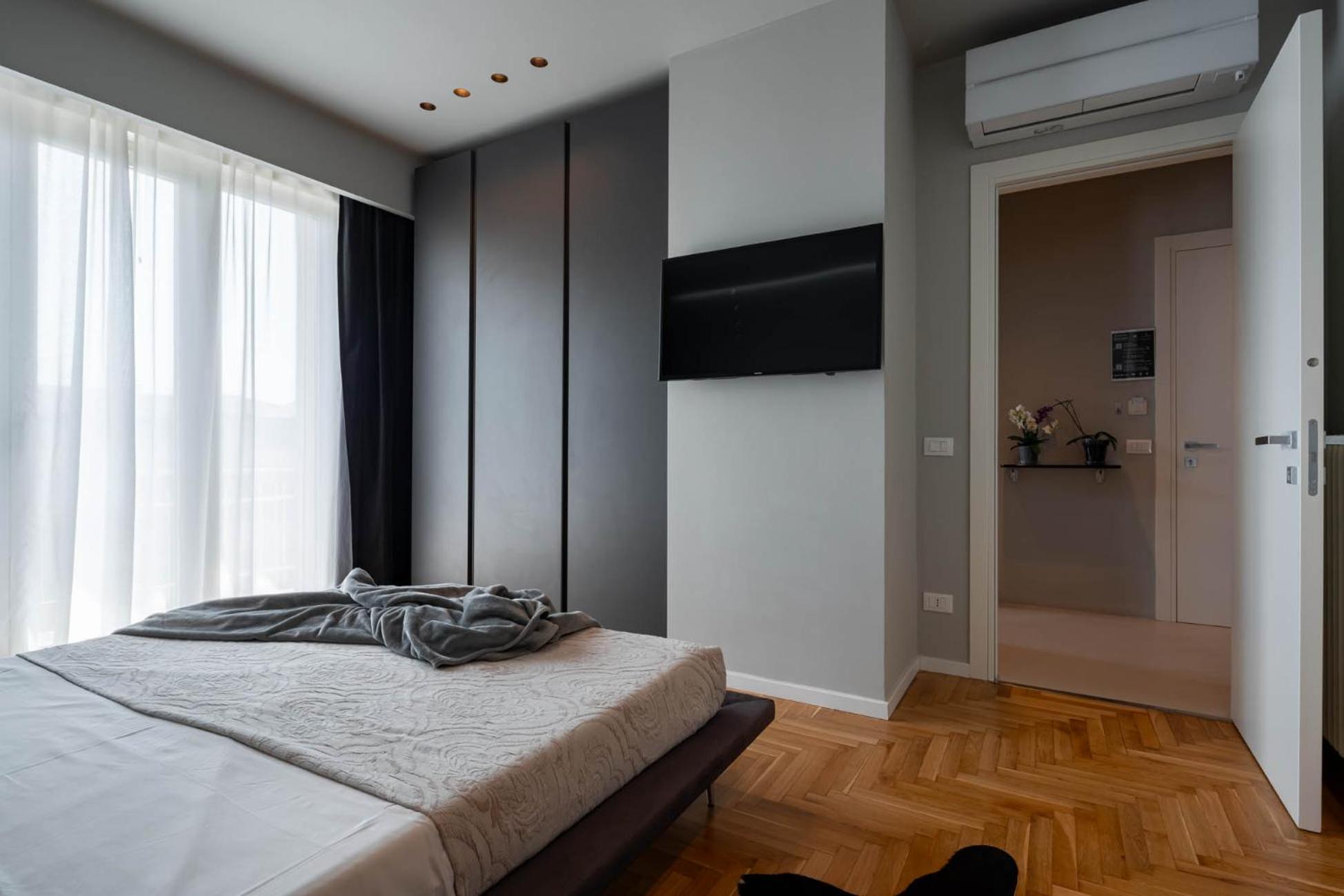 Two-Bedroom Apartment - Photo 31