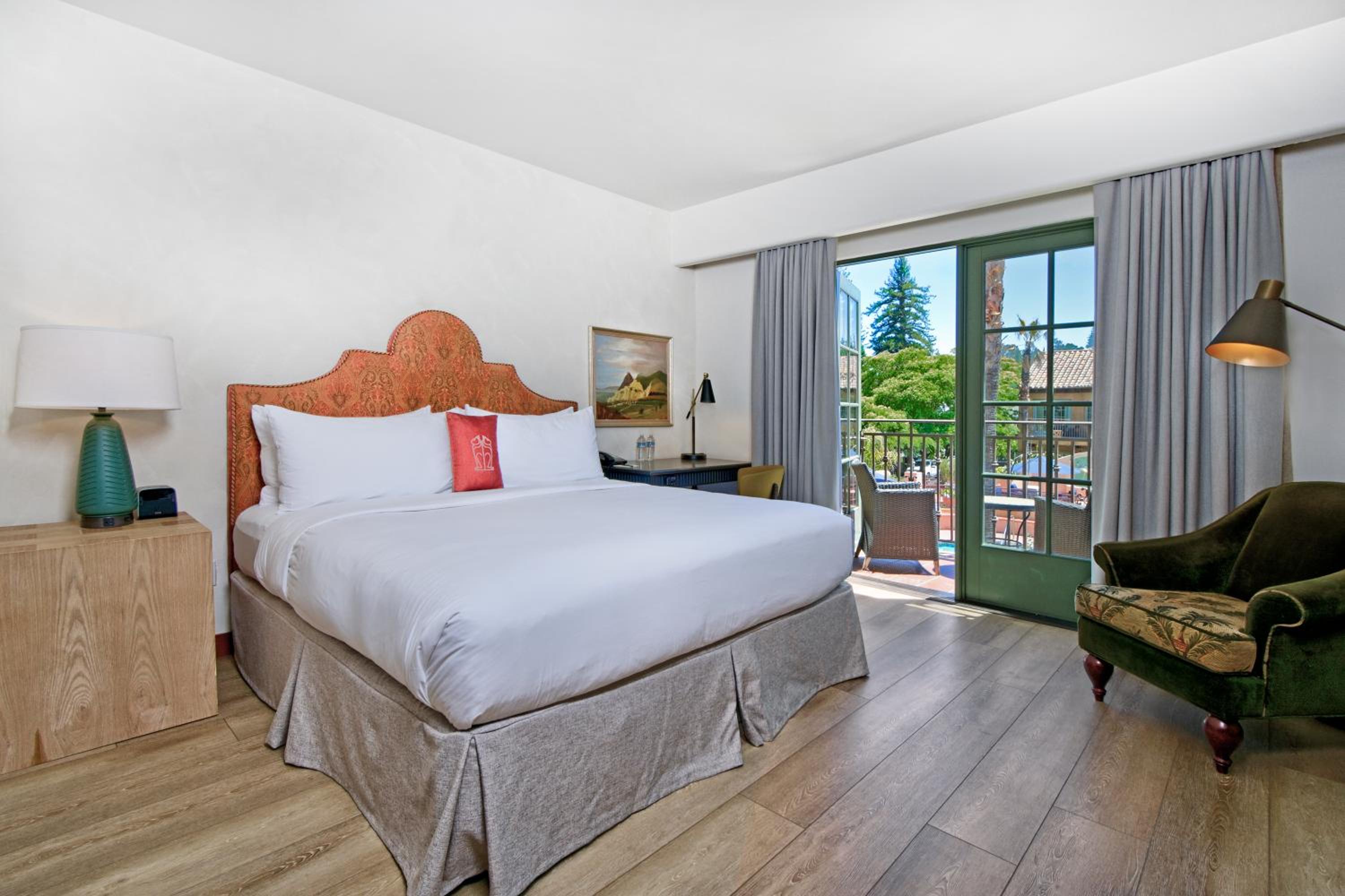 Deluxe King Room - Photo 1
