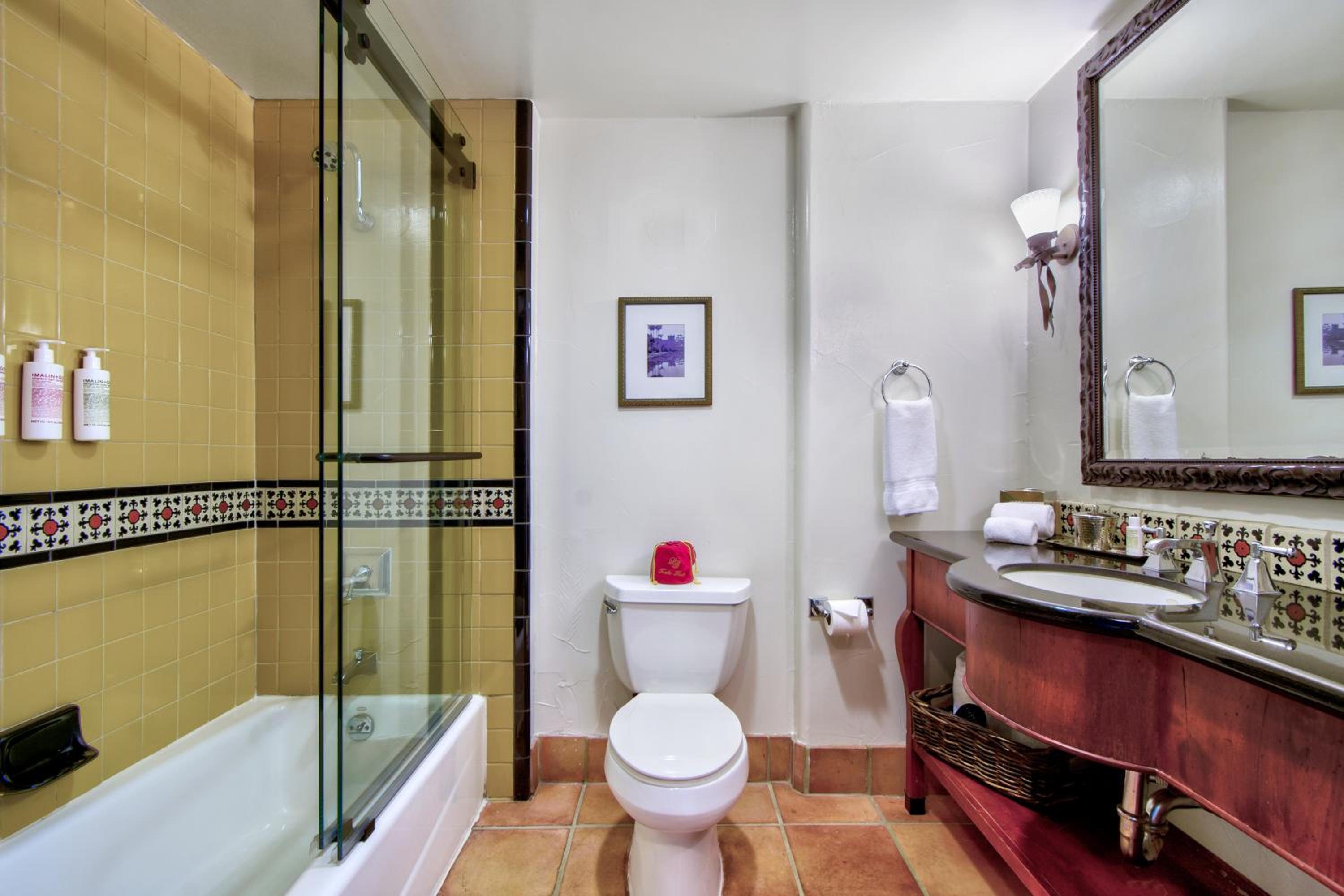Deluxe King Room - Photo 4
