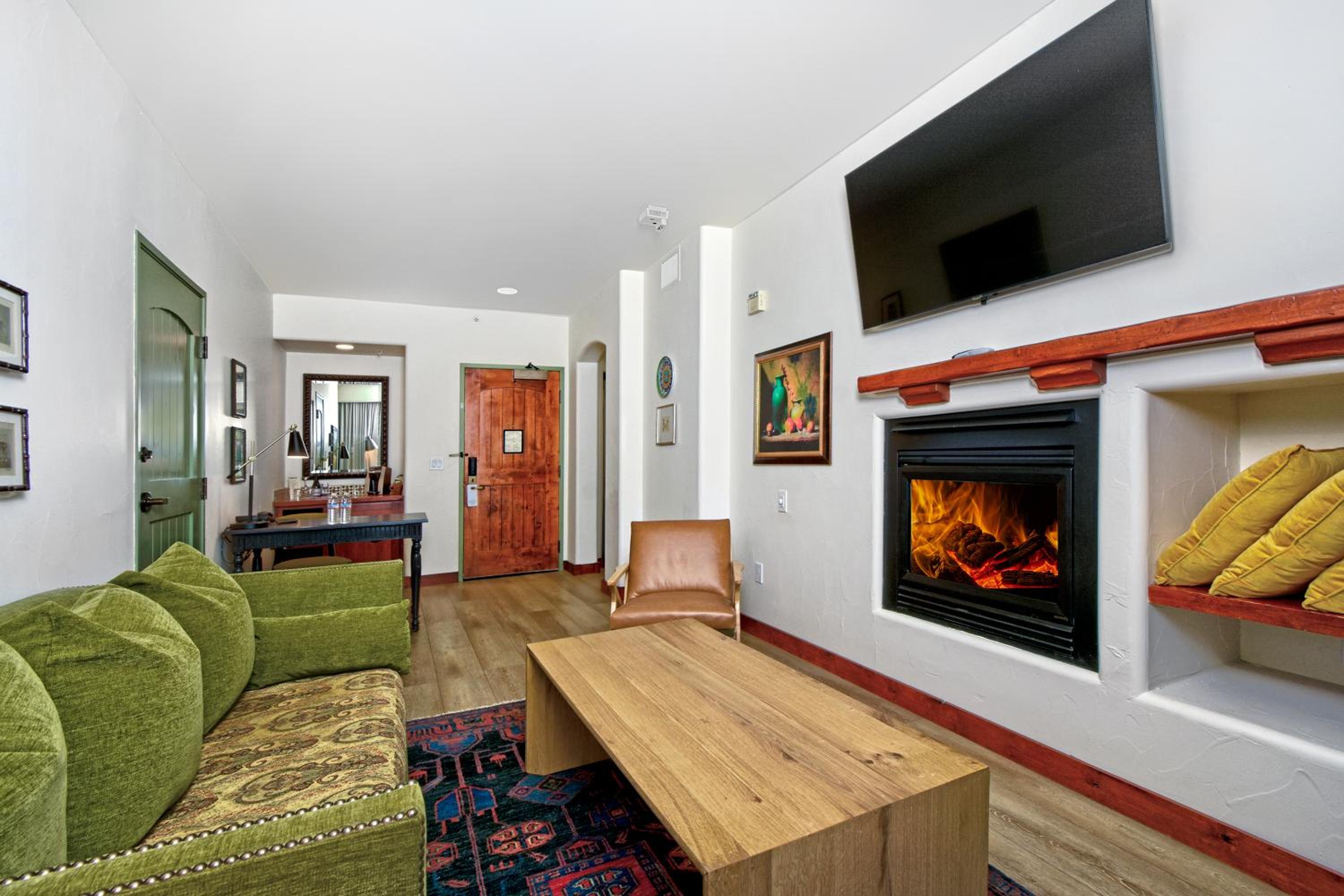 Suite - Photo 3
