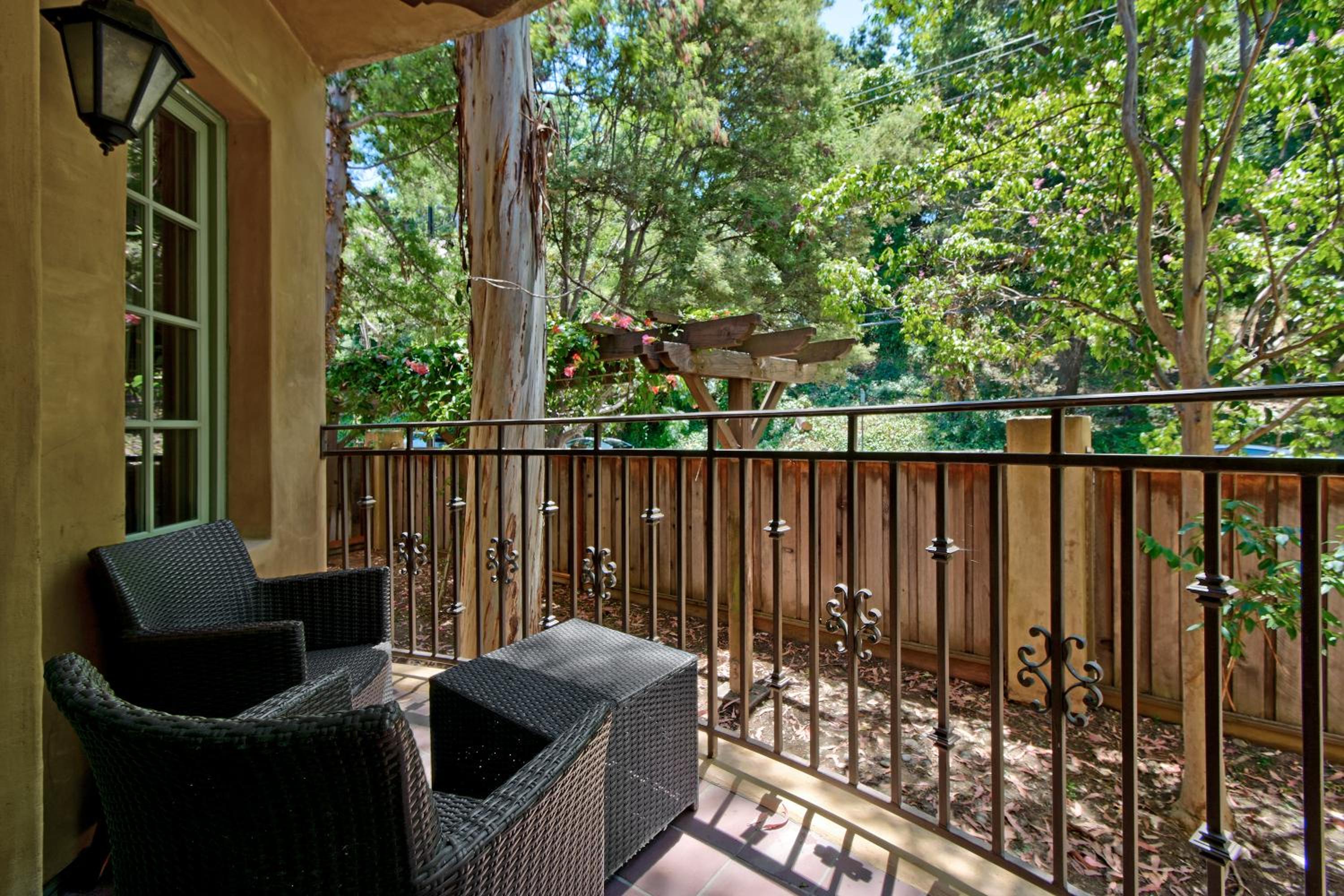 Suite - Photo 2