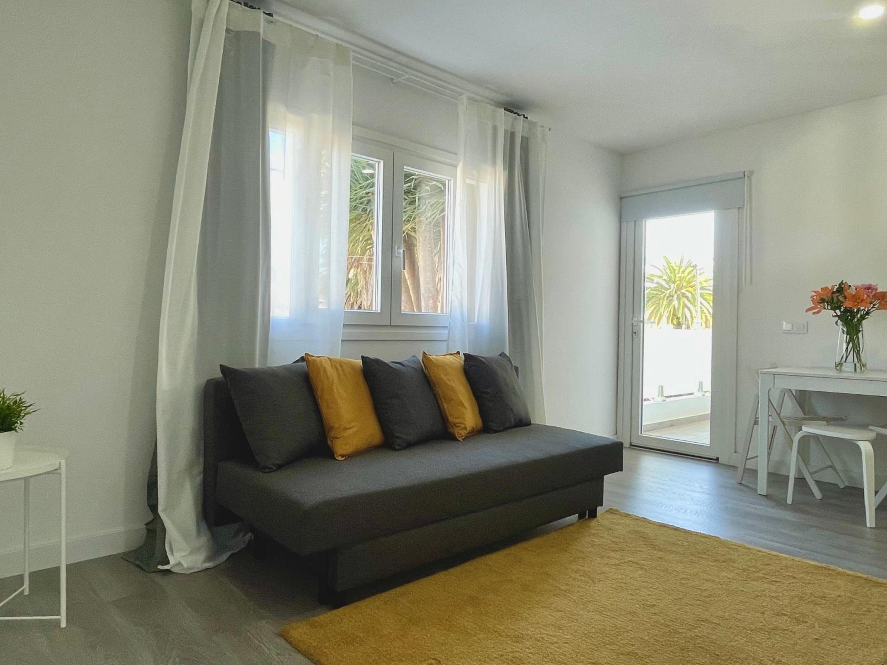 Apartment with Balcony photo 2
