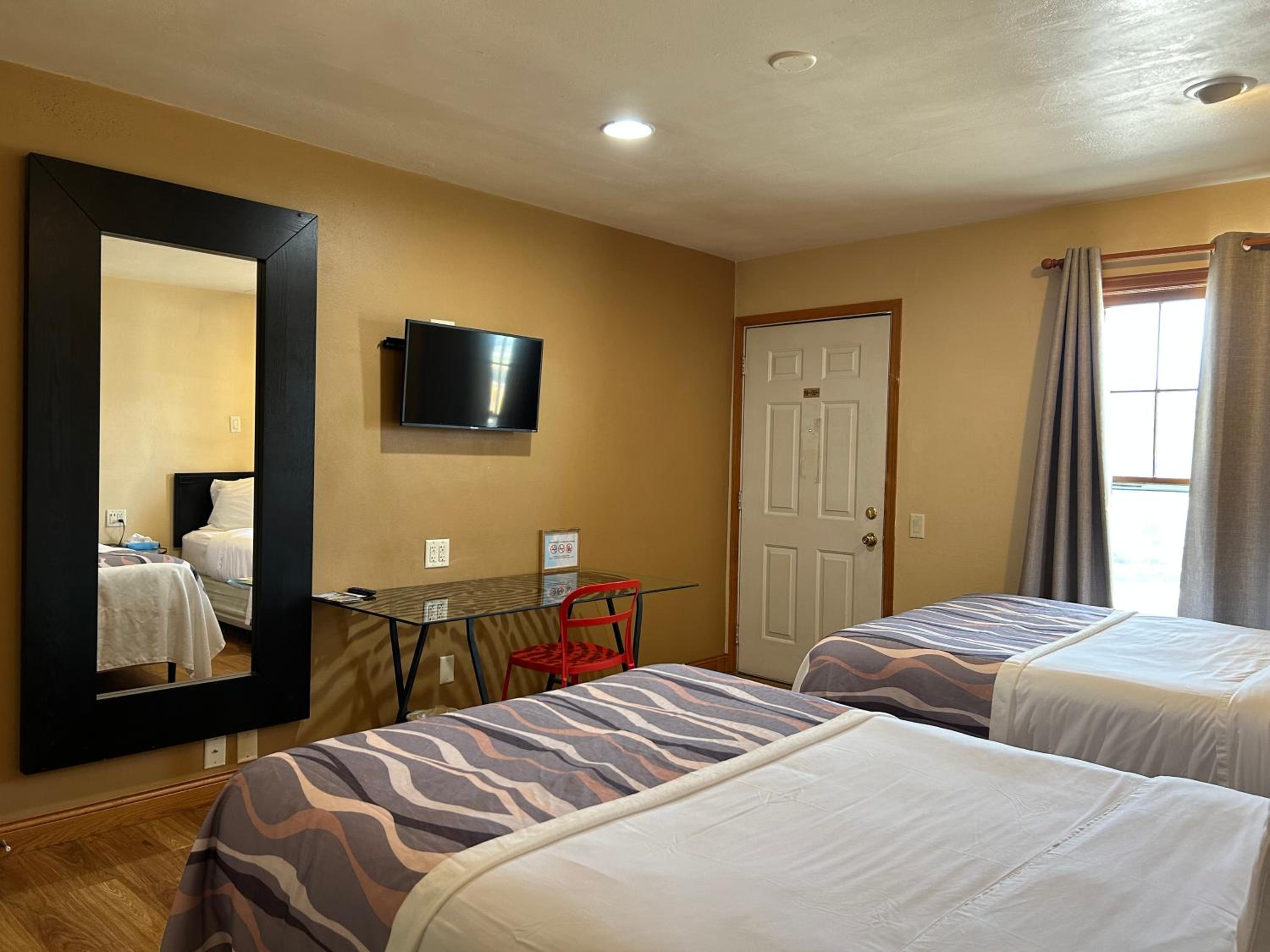 Double Room - Non-Smoking  - Photo 1