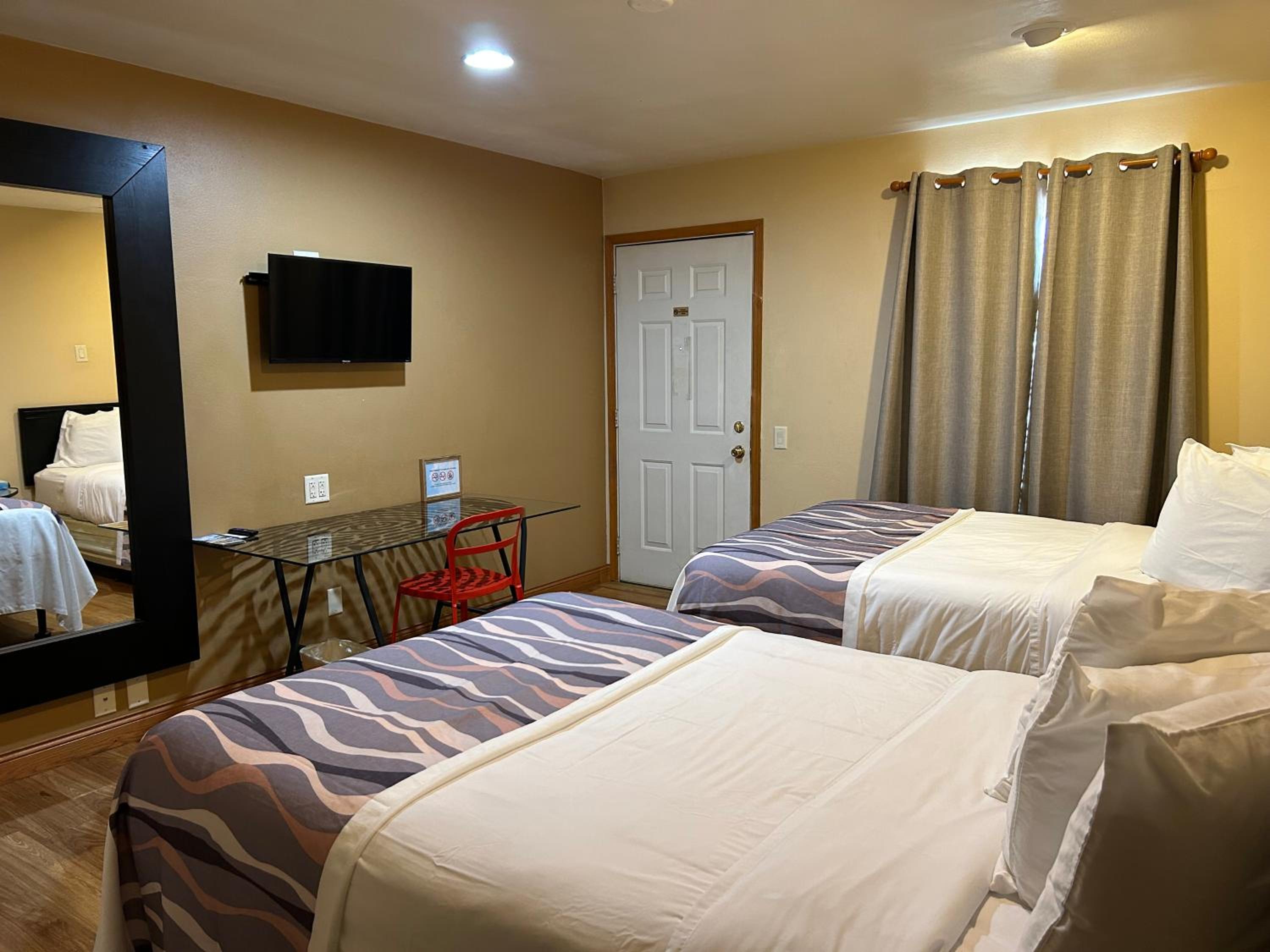 Double Room - Non-Smoking  - Photo 3