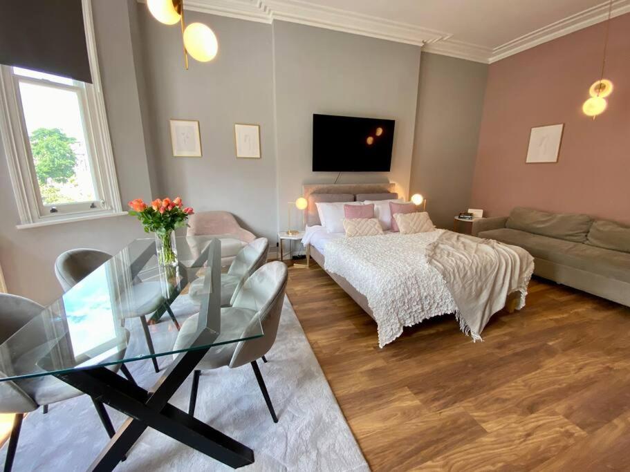 One-Bedroom Apartment photo 3