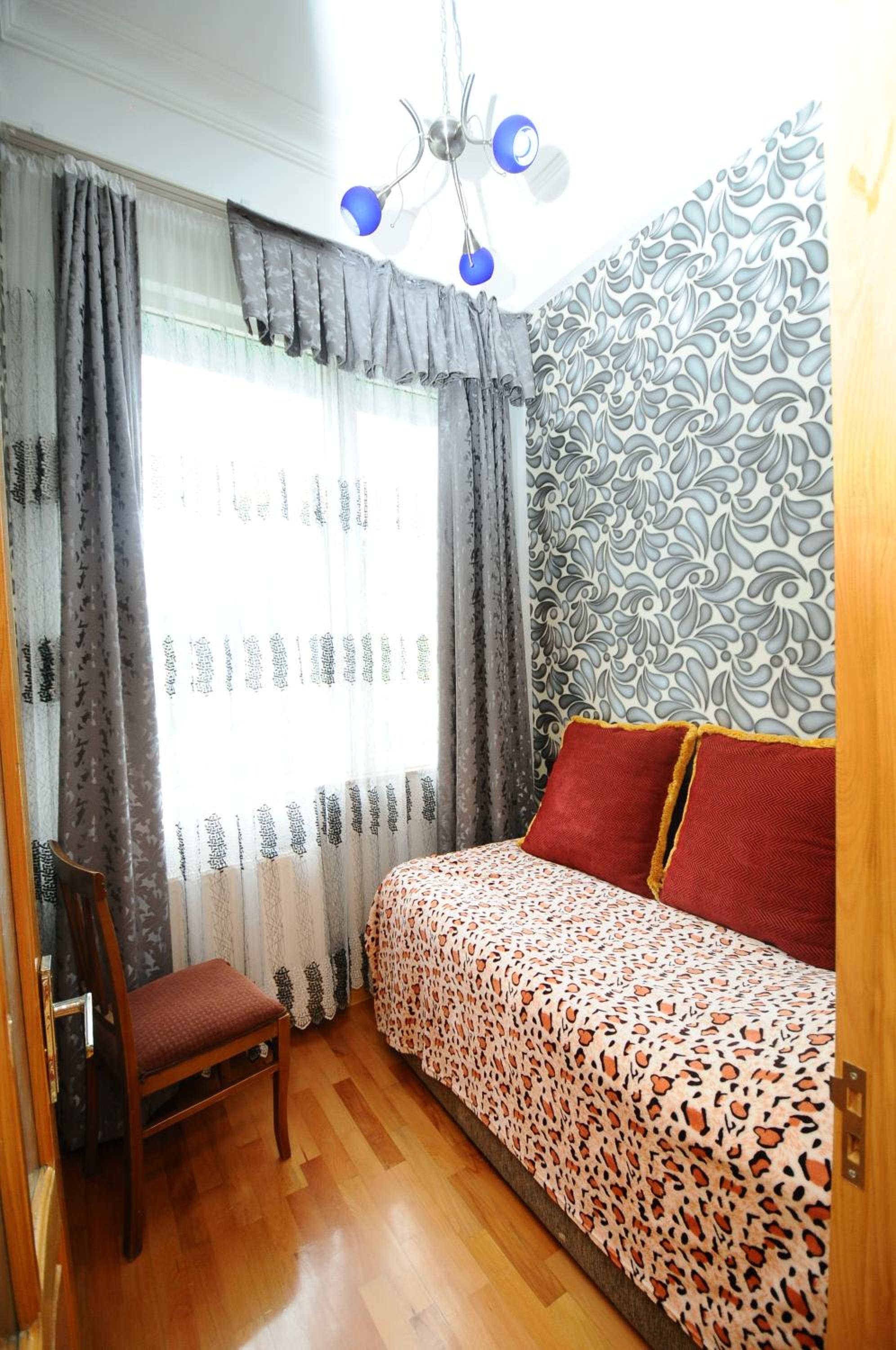 Family Room photo 3
