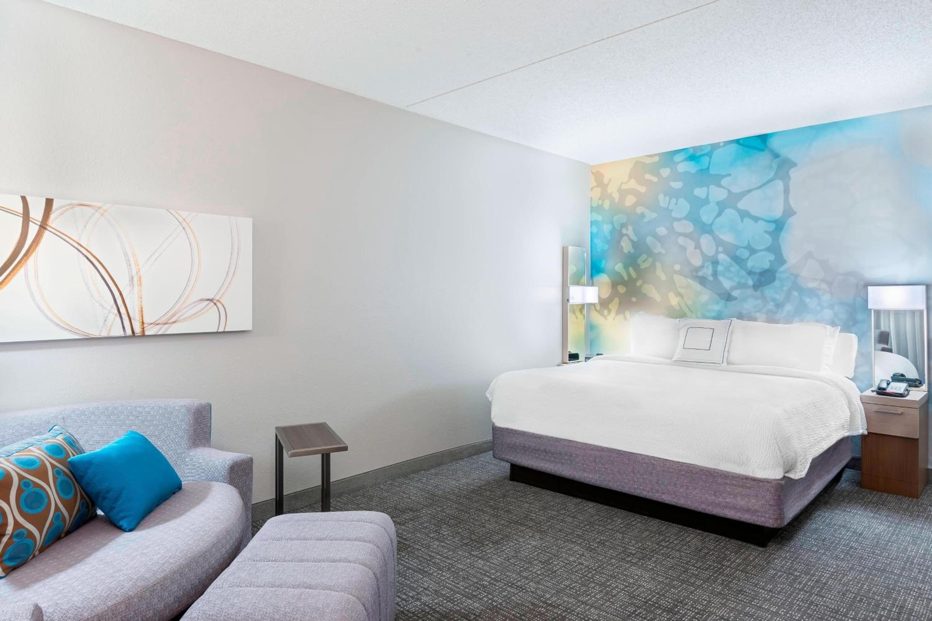 King Room with Sofa Bed - Photo 1