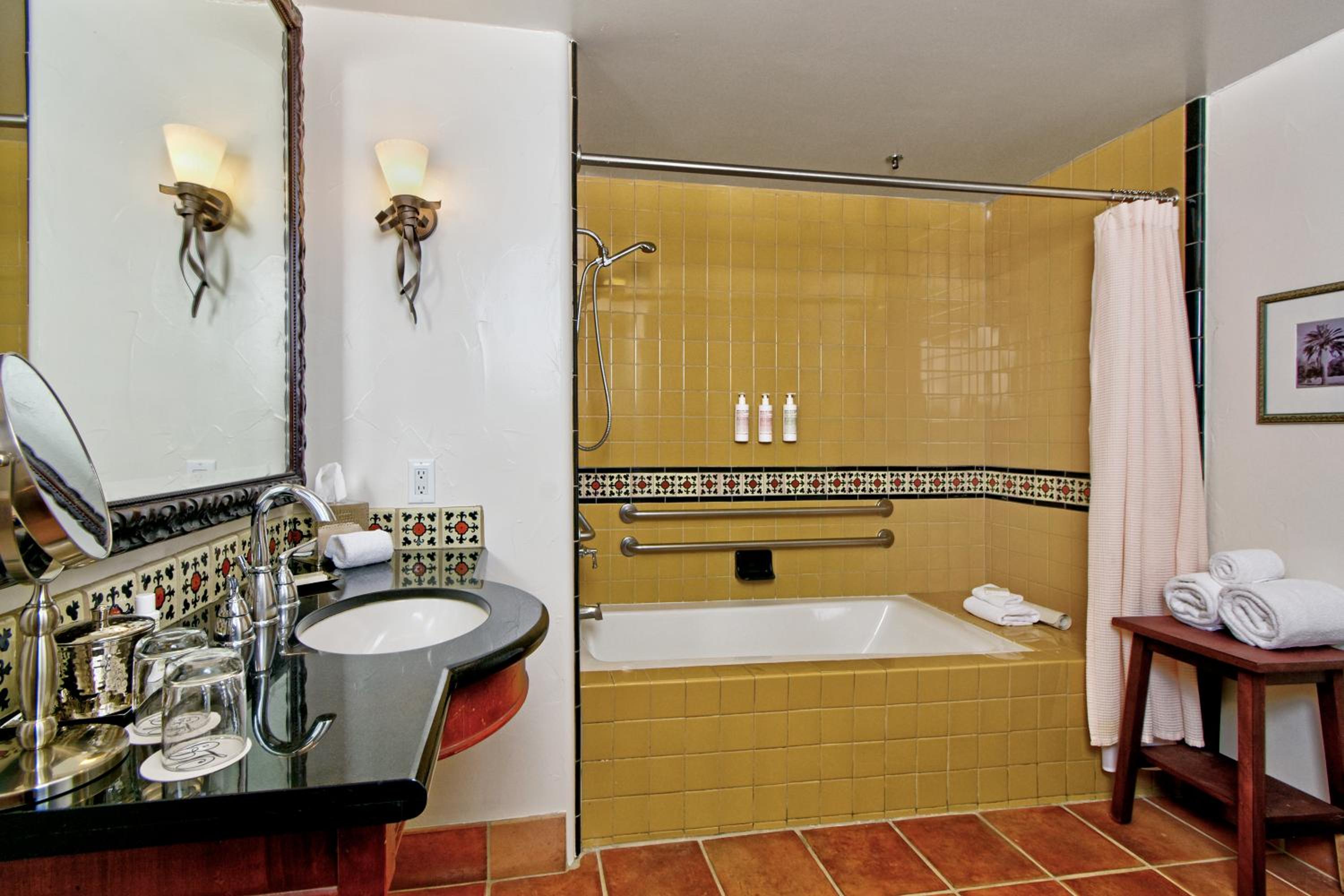 Suite - Photo 3