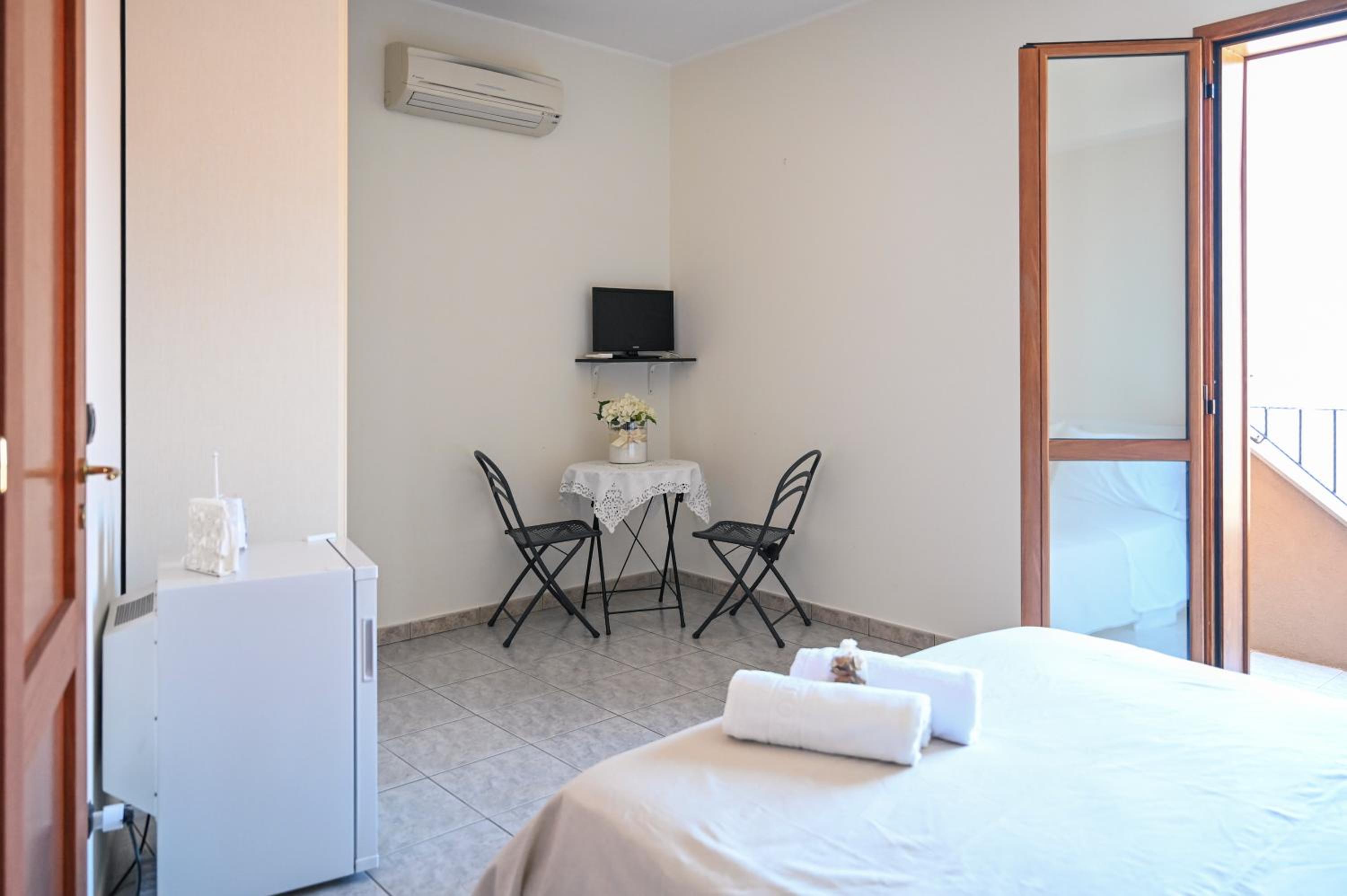 Double Room with Balcony and Sea View photo 3