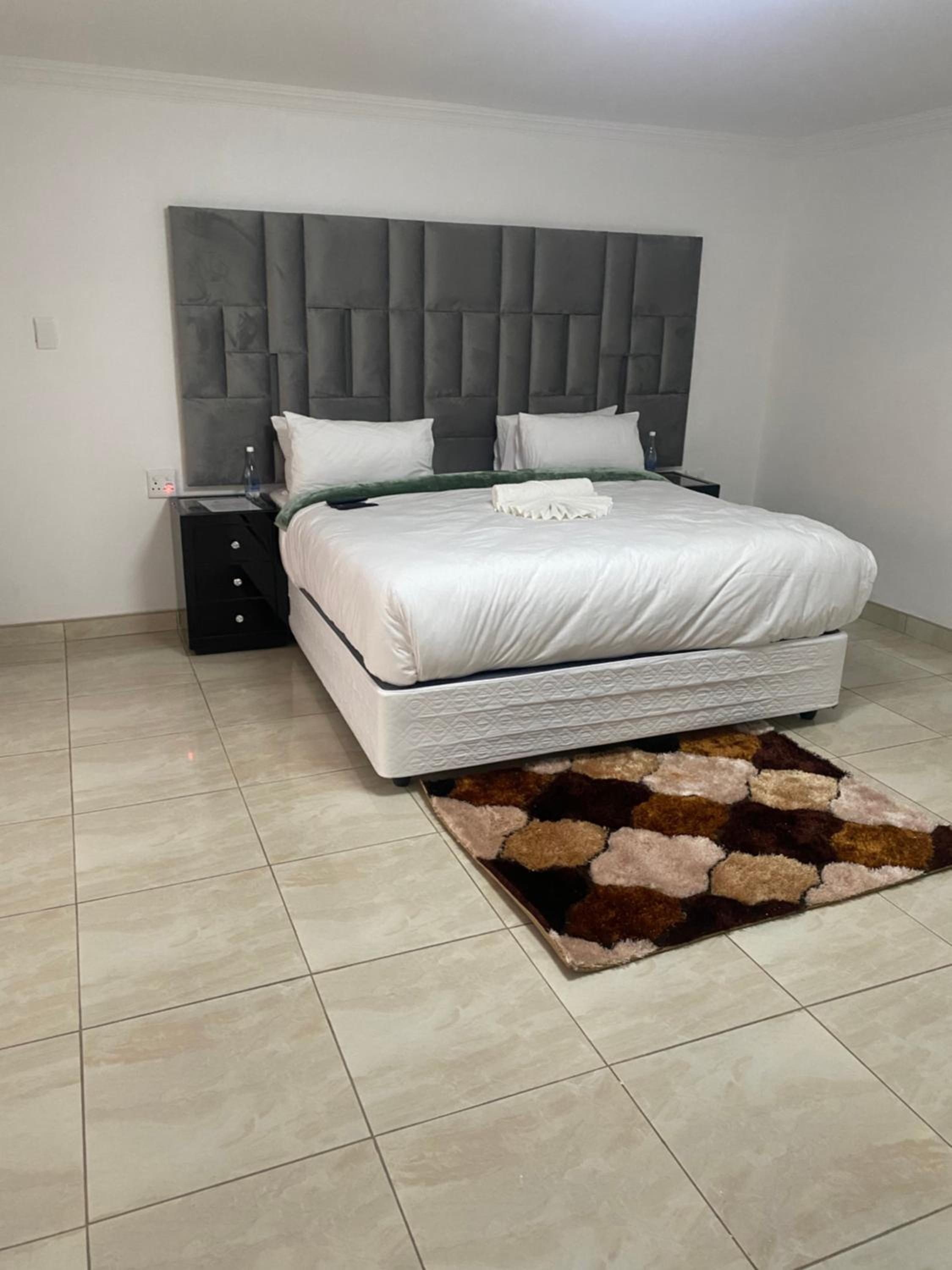 Deluxe King Suite - Photo 1