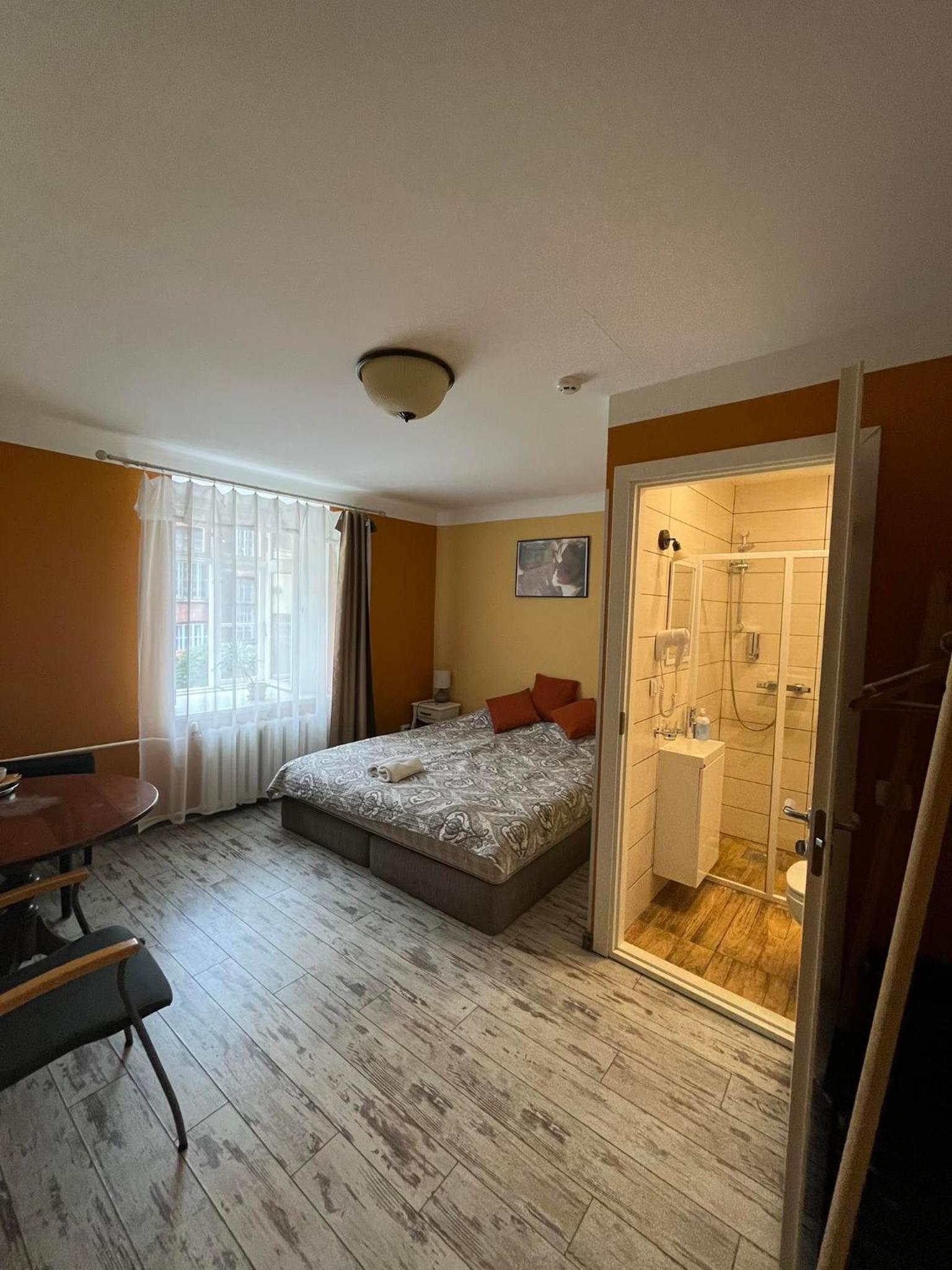 Small Double Room - Ground Floor photo 2
