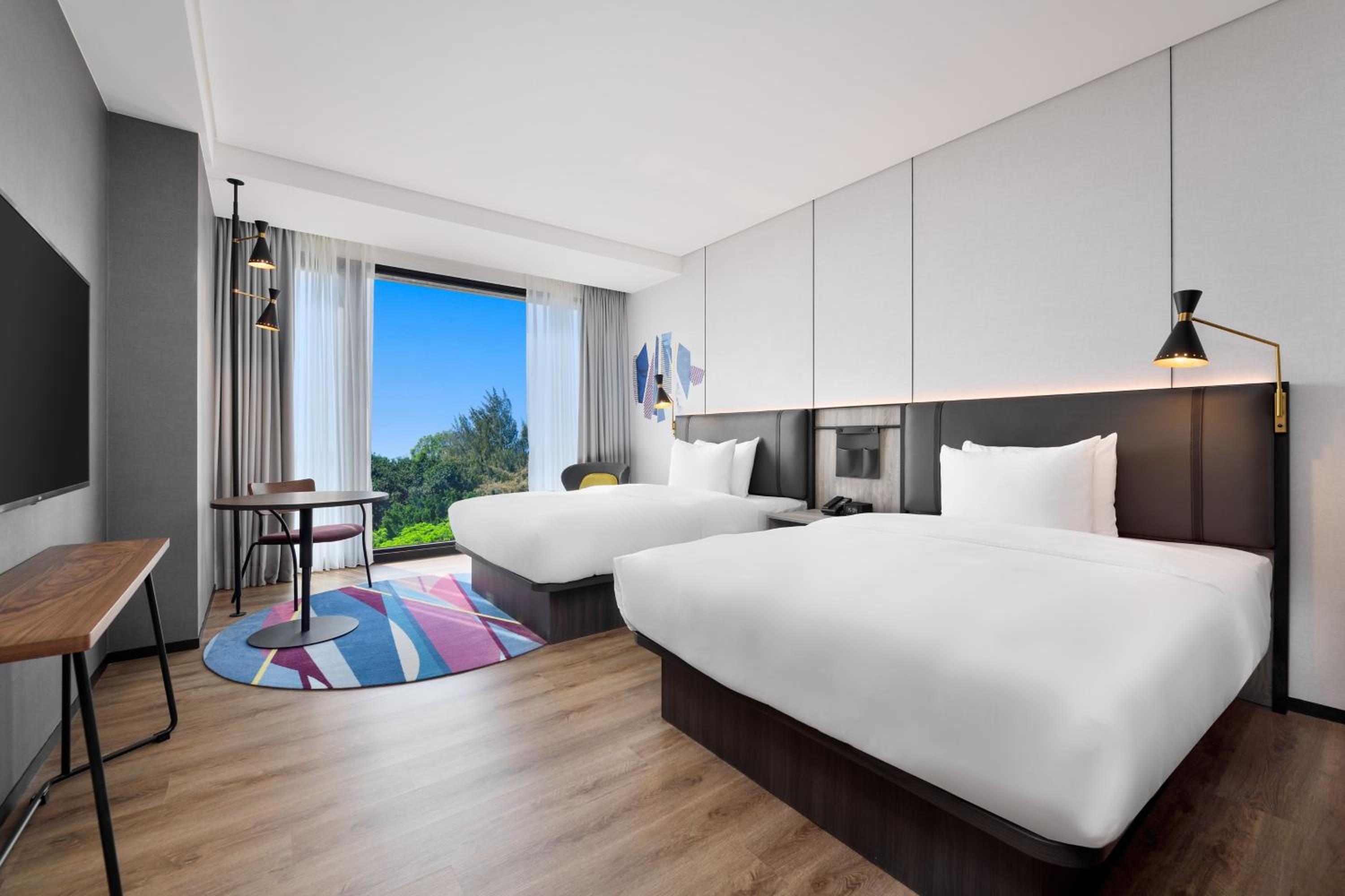 Double Room with Two Double Beds and Garden View - Photo 6