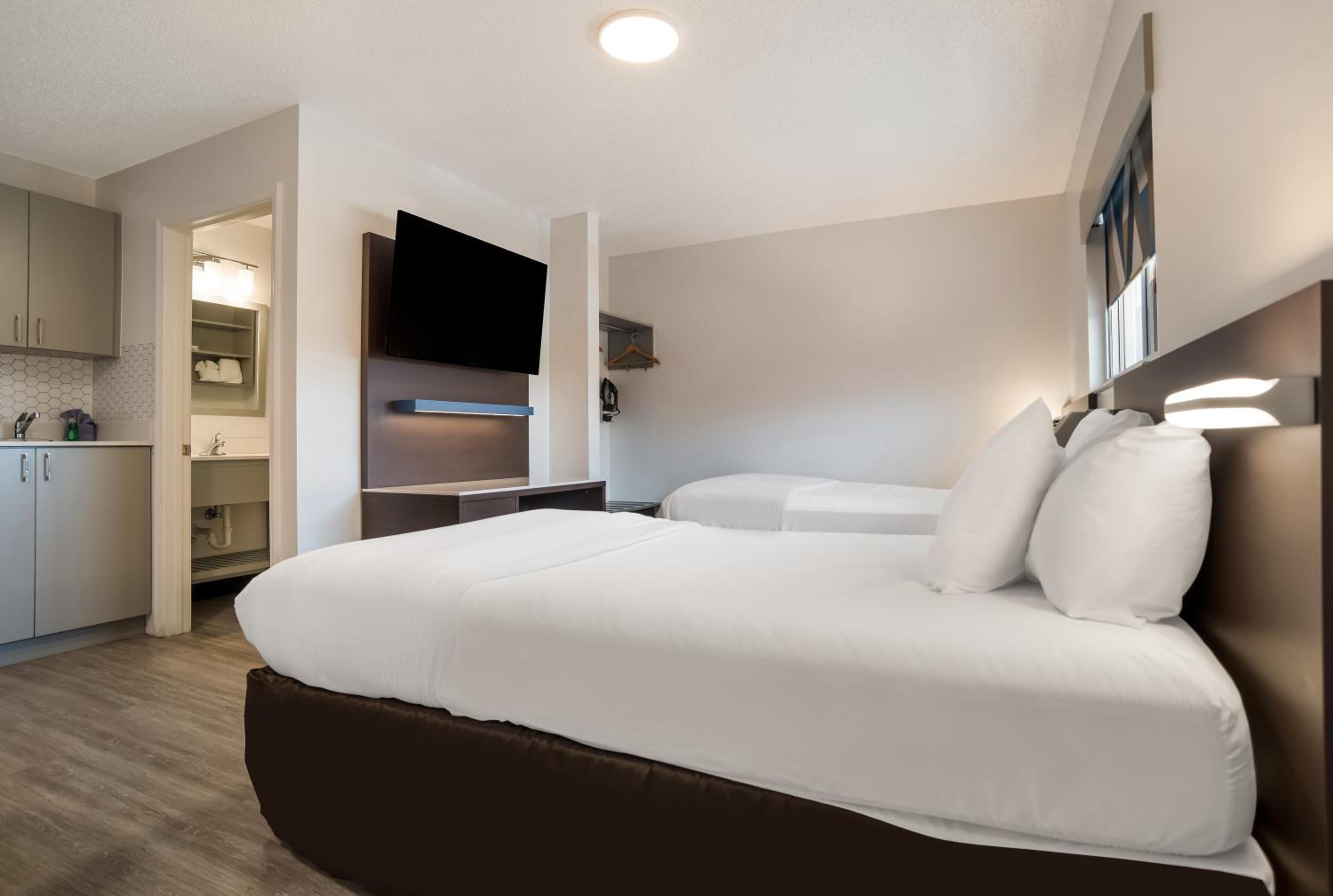 Double Room with Two Double Beds - Non-Smoking - Photo 6