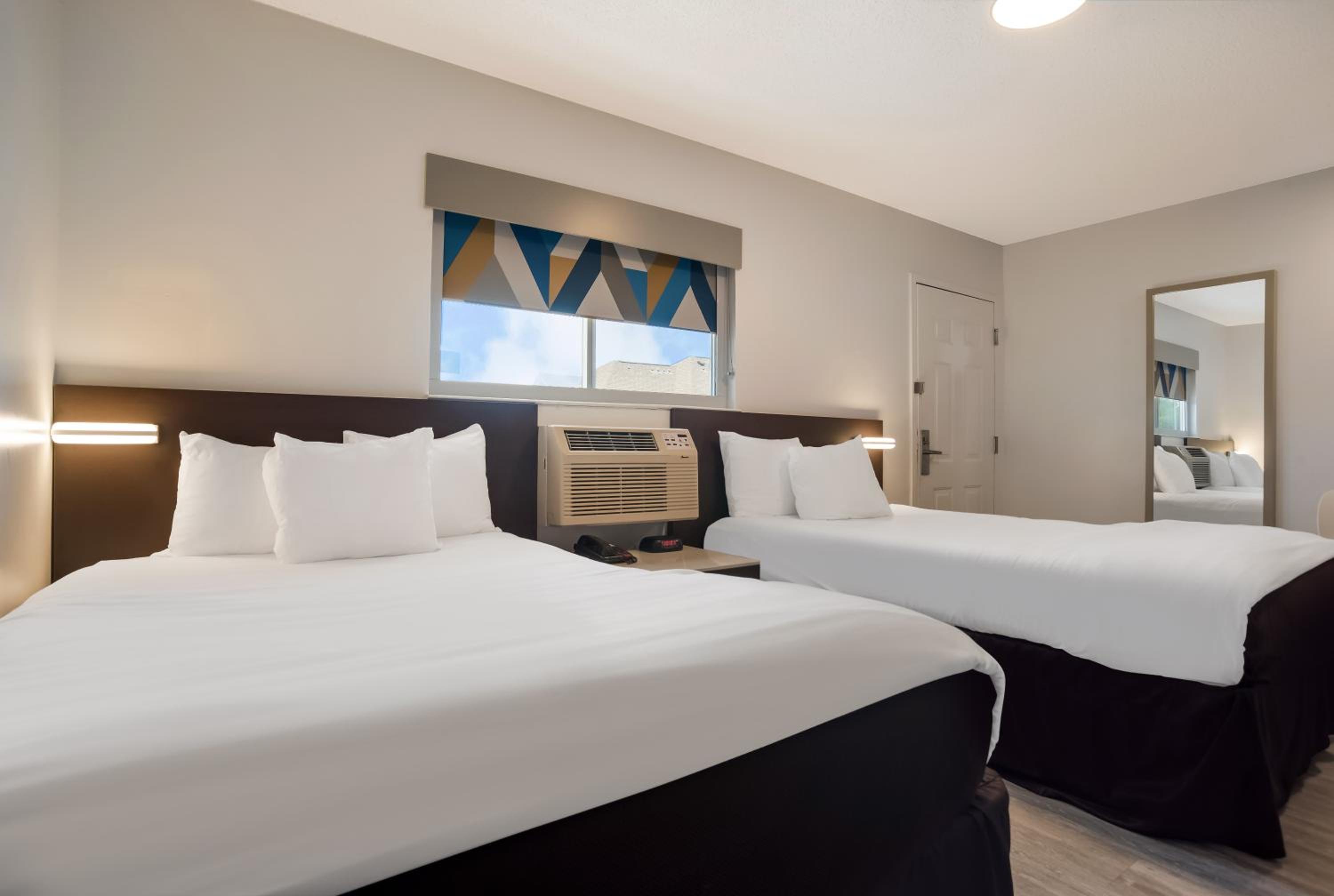 Double Room with Two Double Beds - Non-Smoking - Photo 2