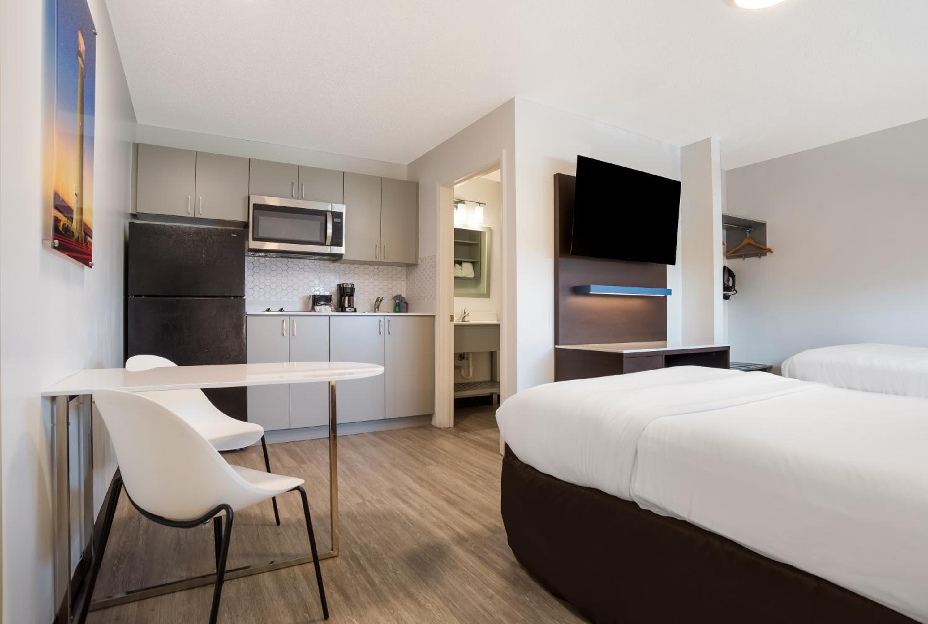 Double Room with Two Double Beds - Non-Smoking - Photo 5