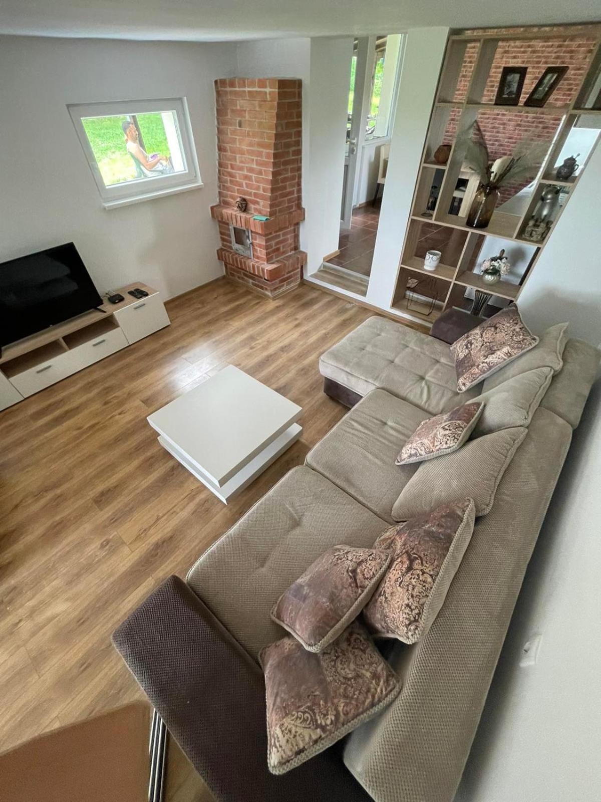 One-Bedroom House photo 1