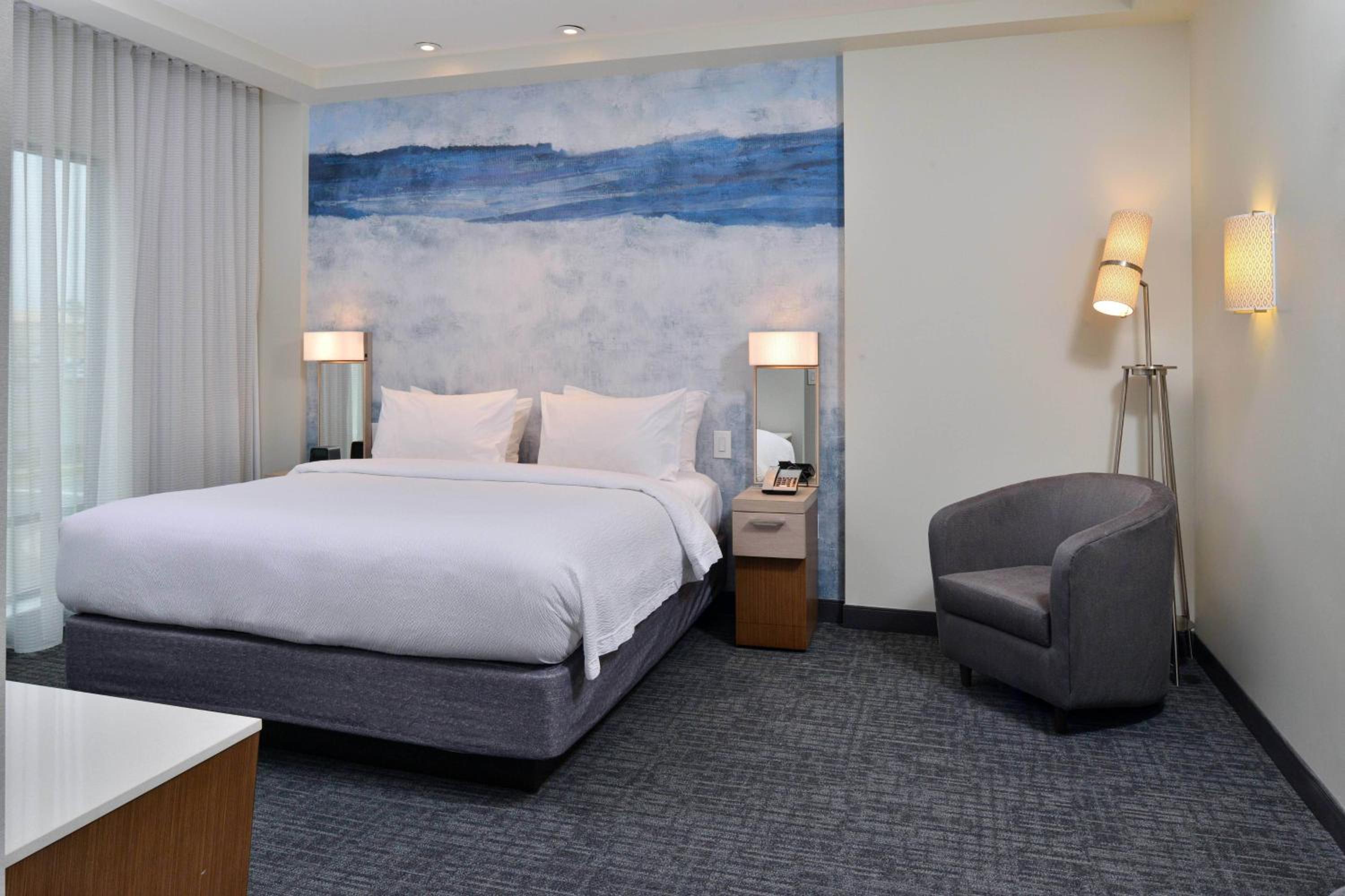 Two-Bedroom Suite with One King Bed, Two Queen Beds and Sofa Bed - Photo 1