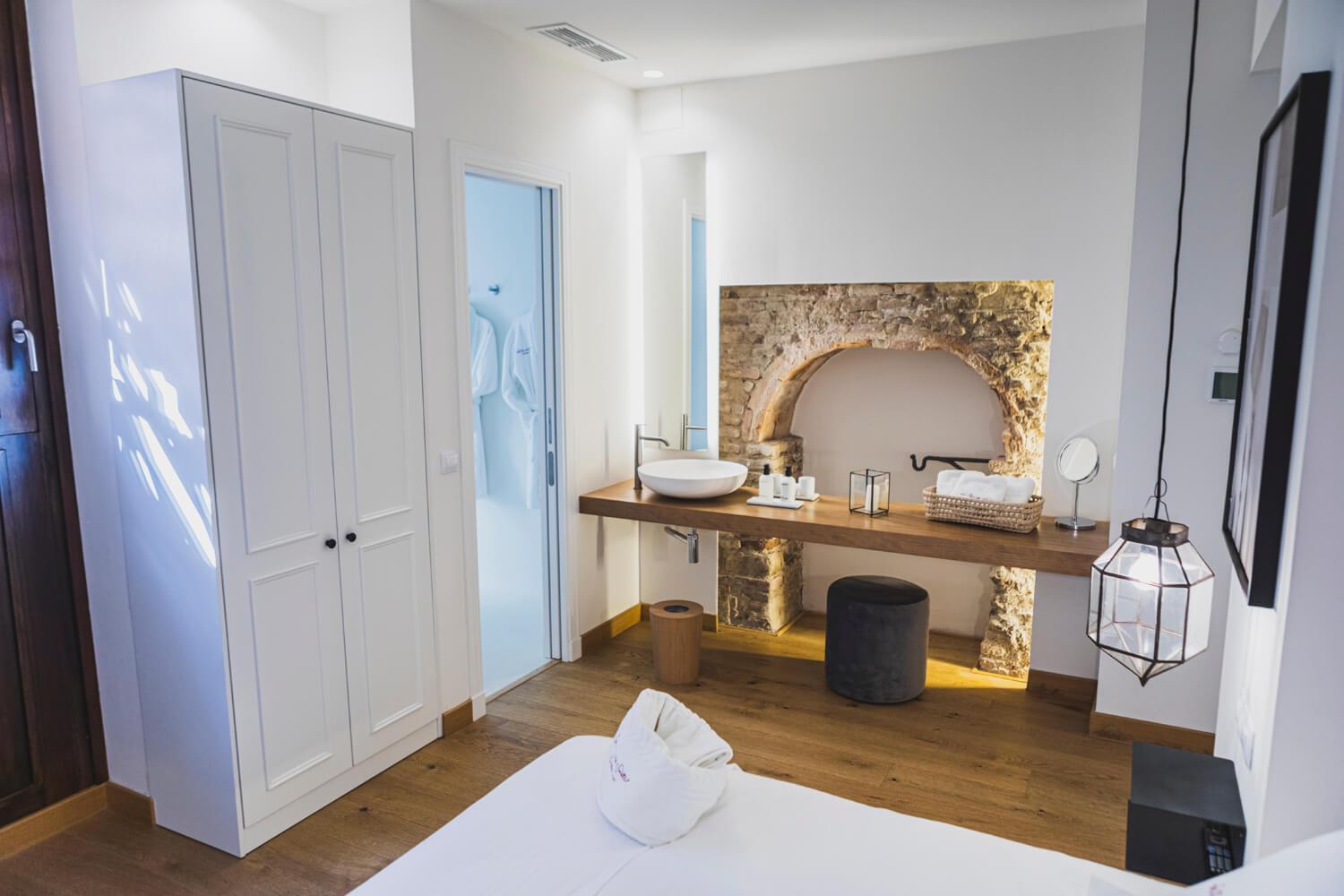 Deluxe Double Room - Photo 7