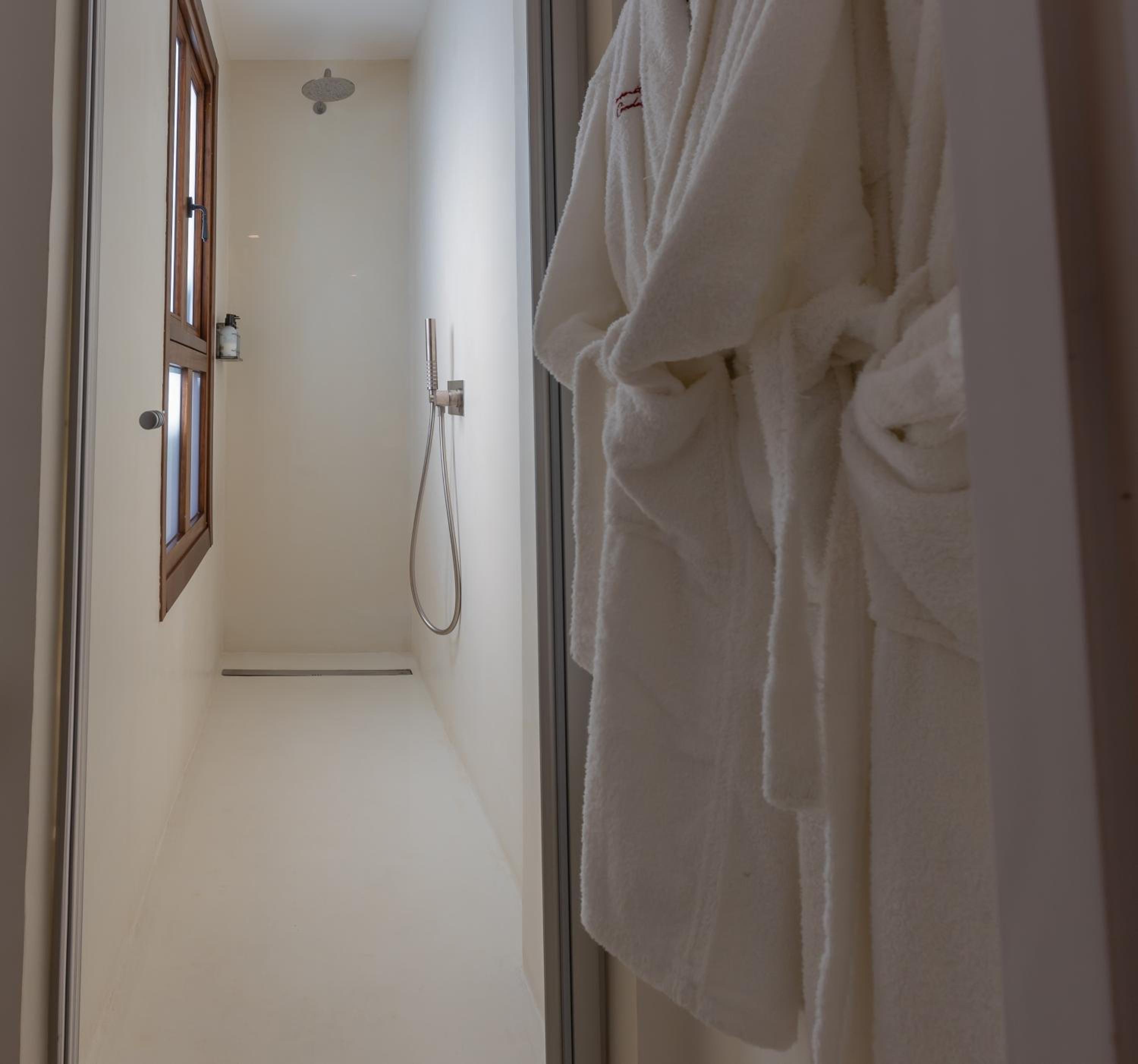 Deluxe Double Room - Photo 15