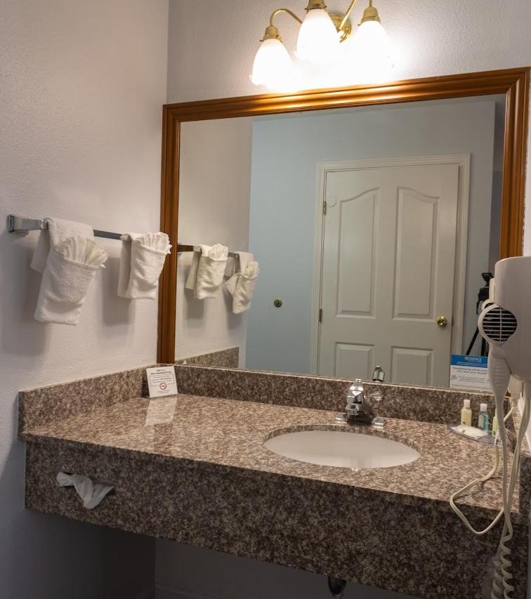 King Room - Disability Access/Non-Smoking - Photo 3