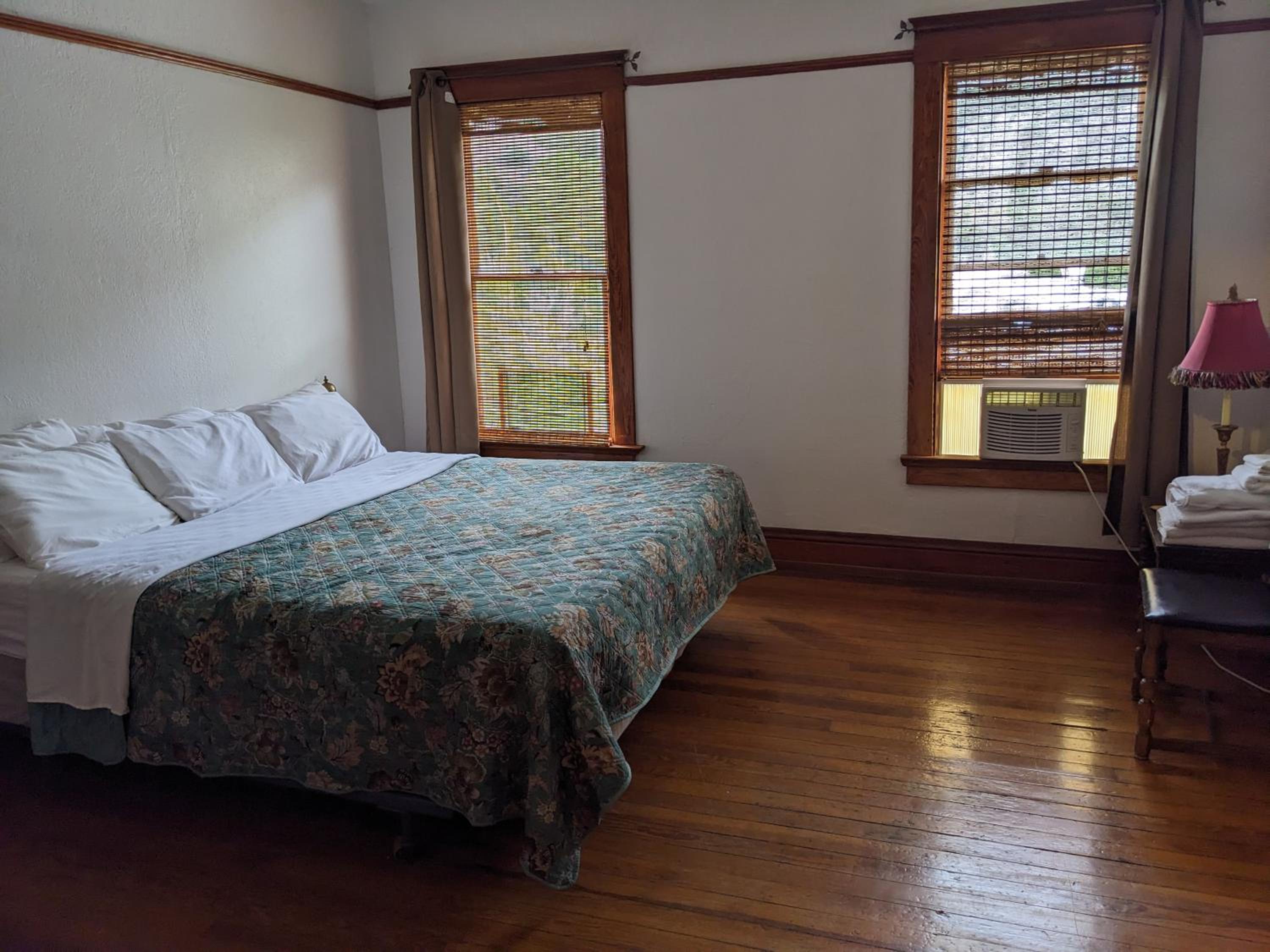 Triple Room with Shared Bathroom