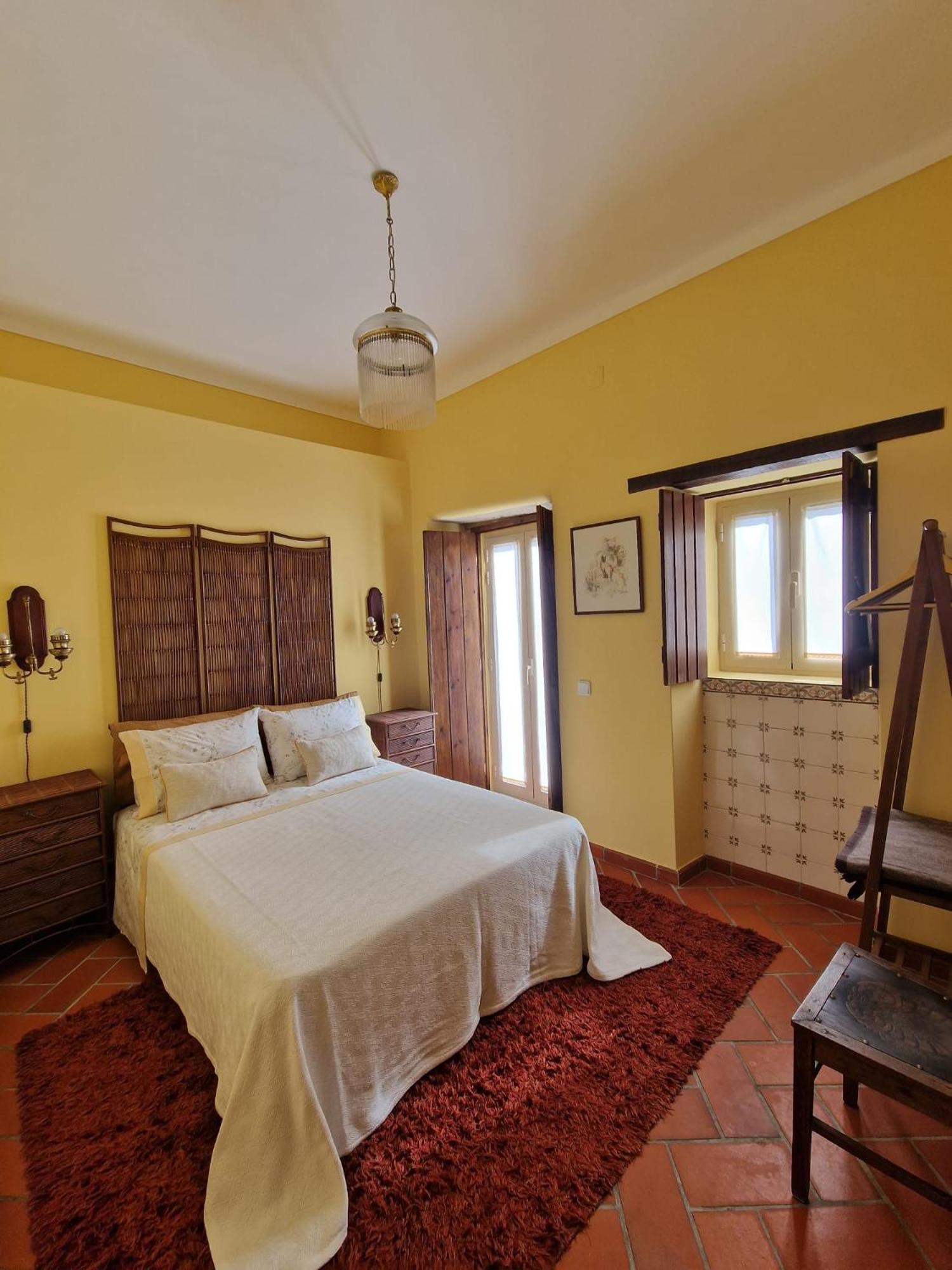 Five-Bedroom House photo 1