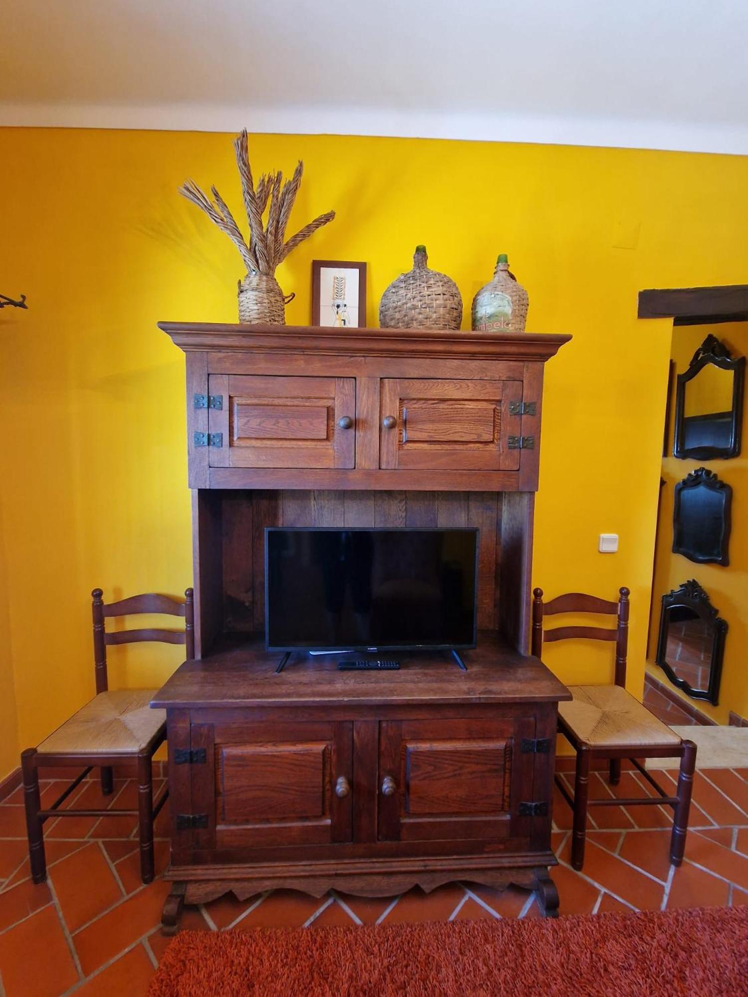 Five-Bedroom House photo 2