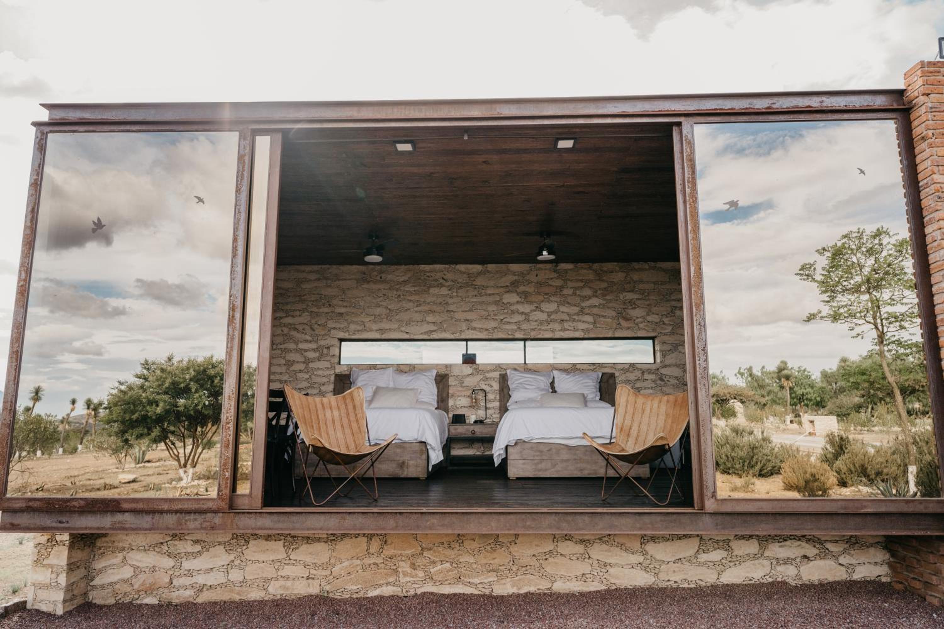 Suite with Lake View - Photo 9