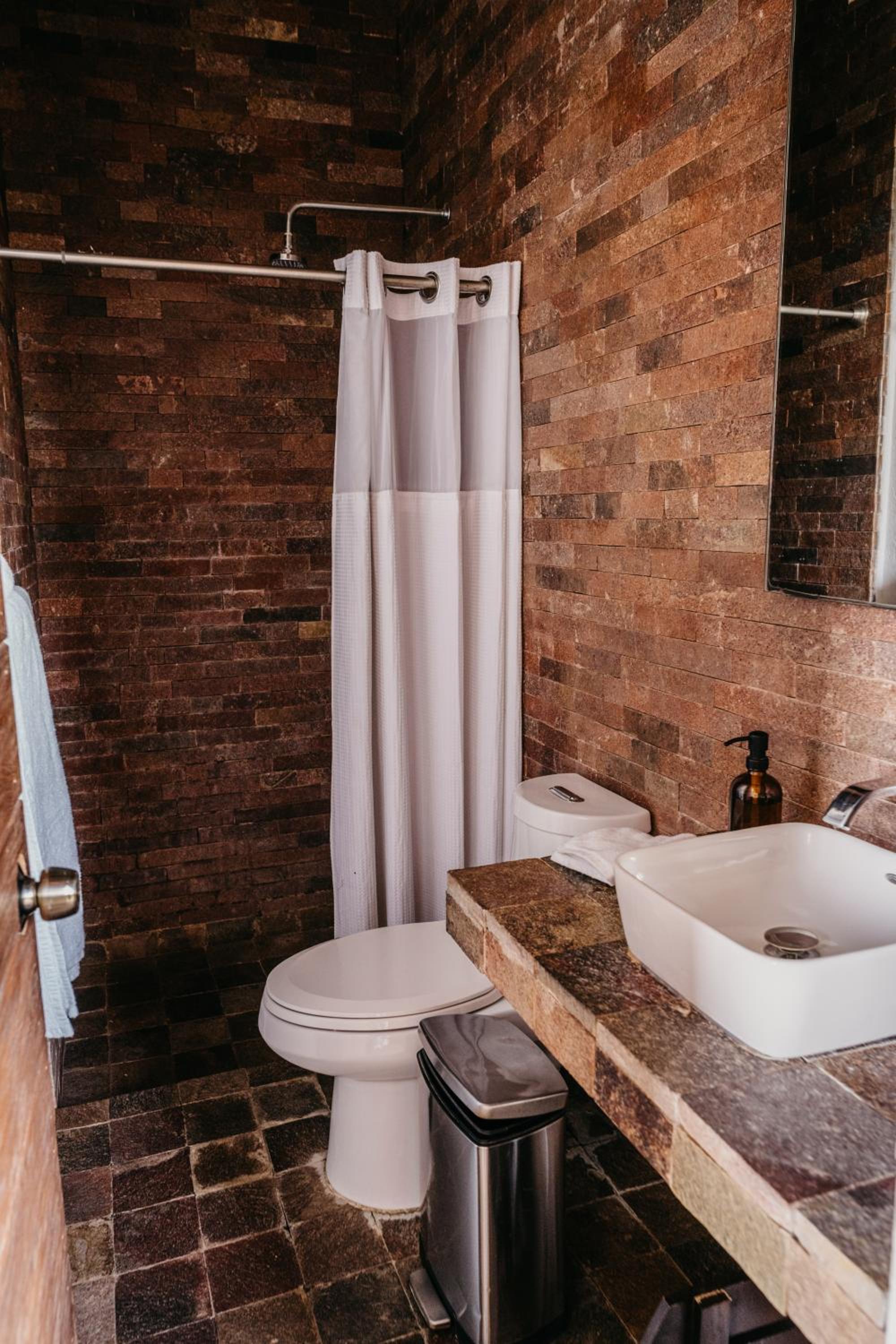Suite with Lake View - Photo 12