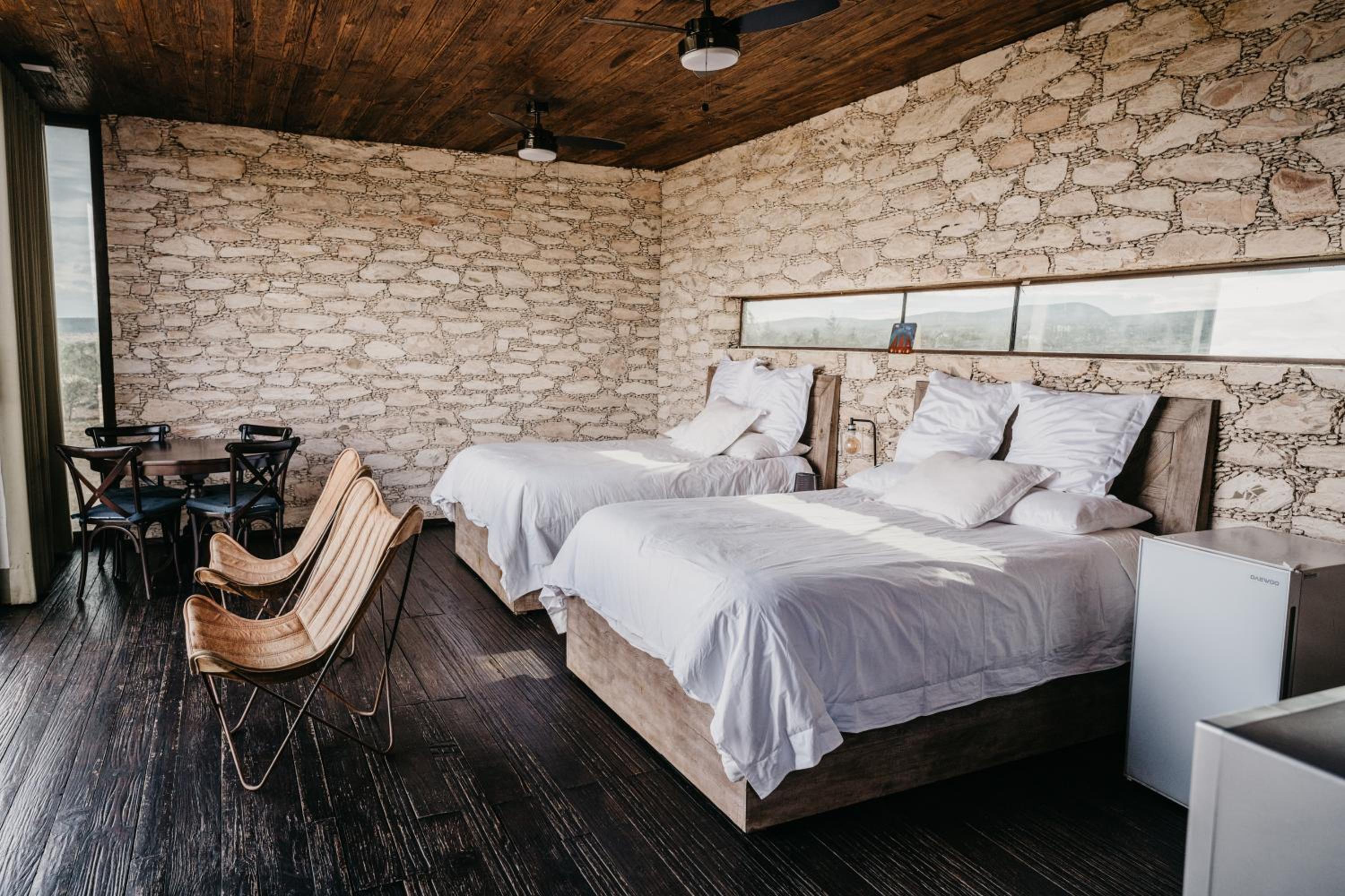 Suite with Lake View - Photo 13