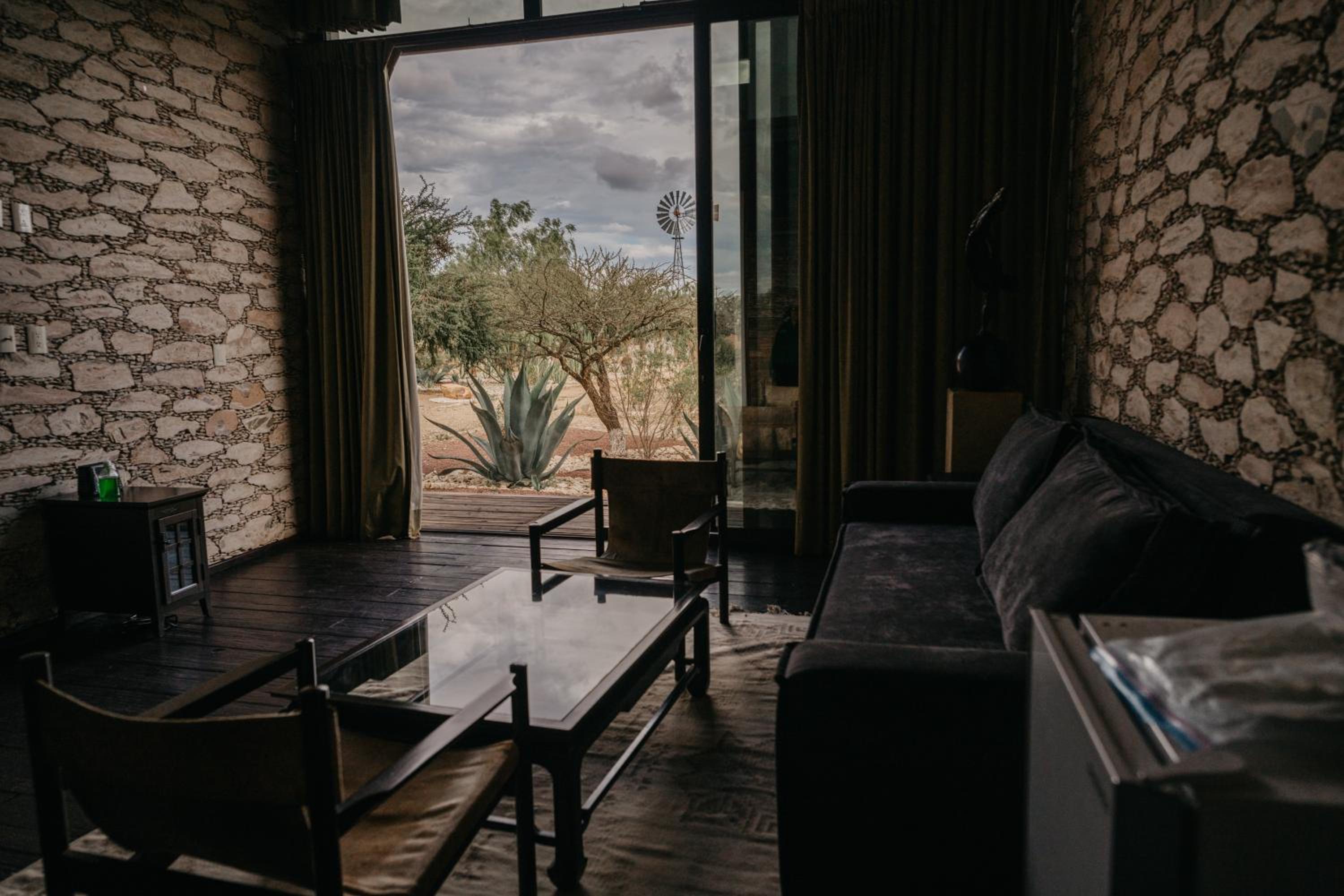 Suite with Mountain View - Photo 14