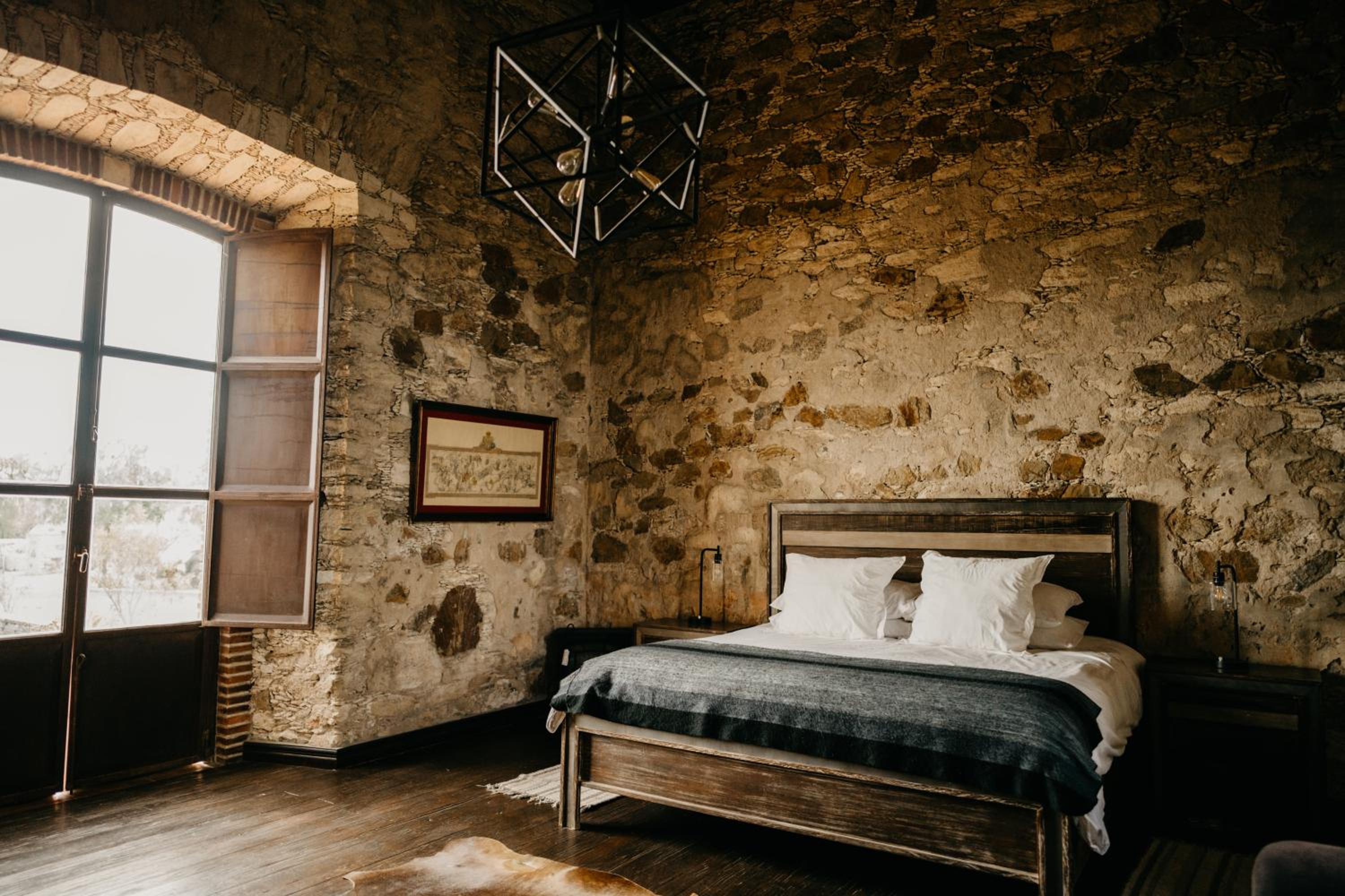 Deluxe King Suite - Photo 48