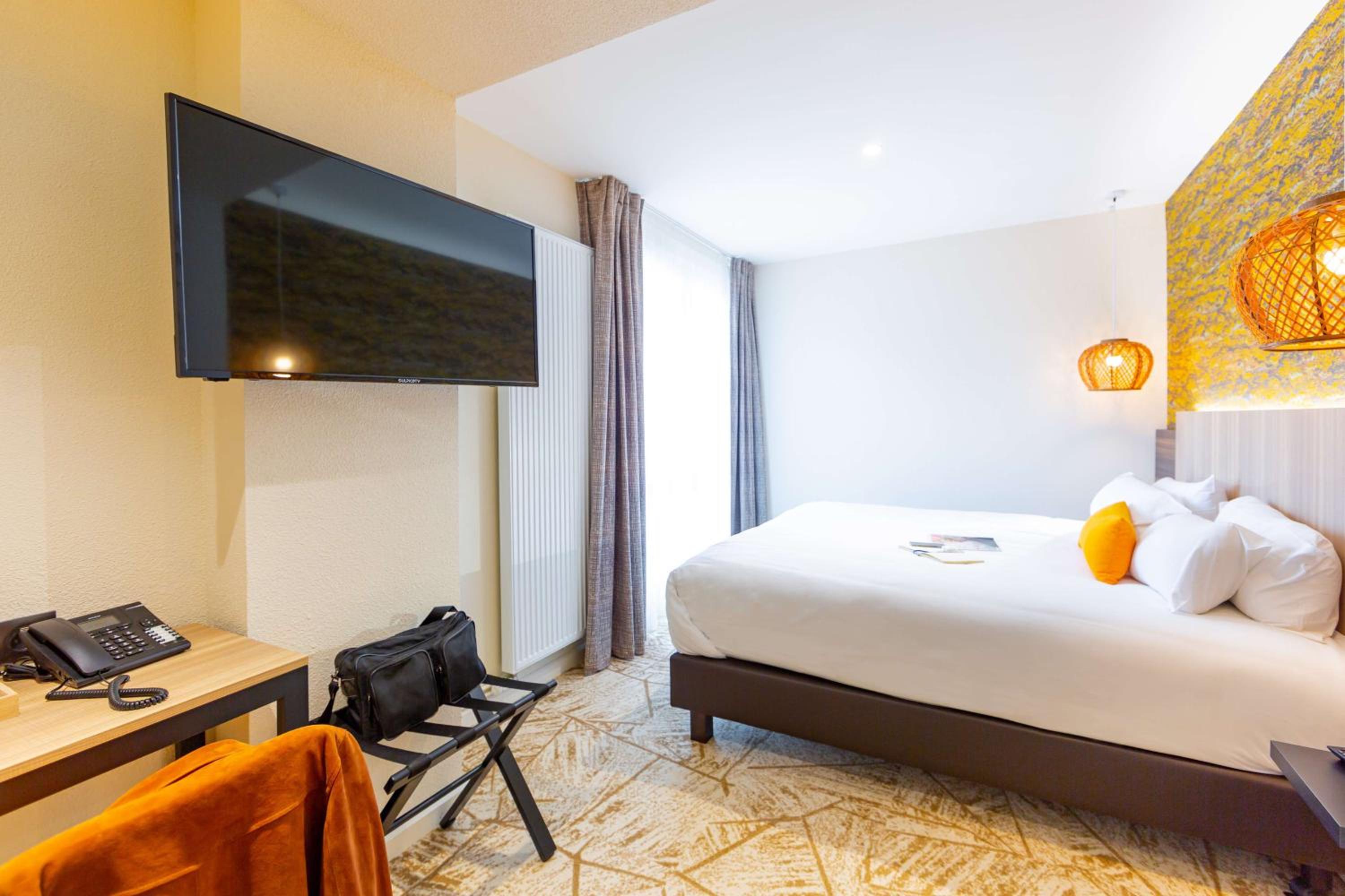 Deluxe King Room photo 3