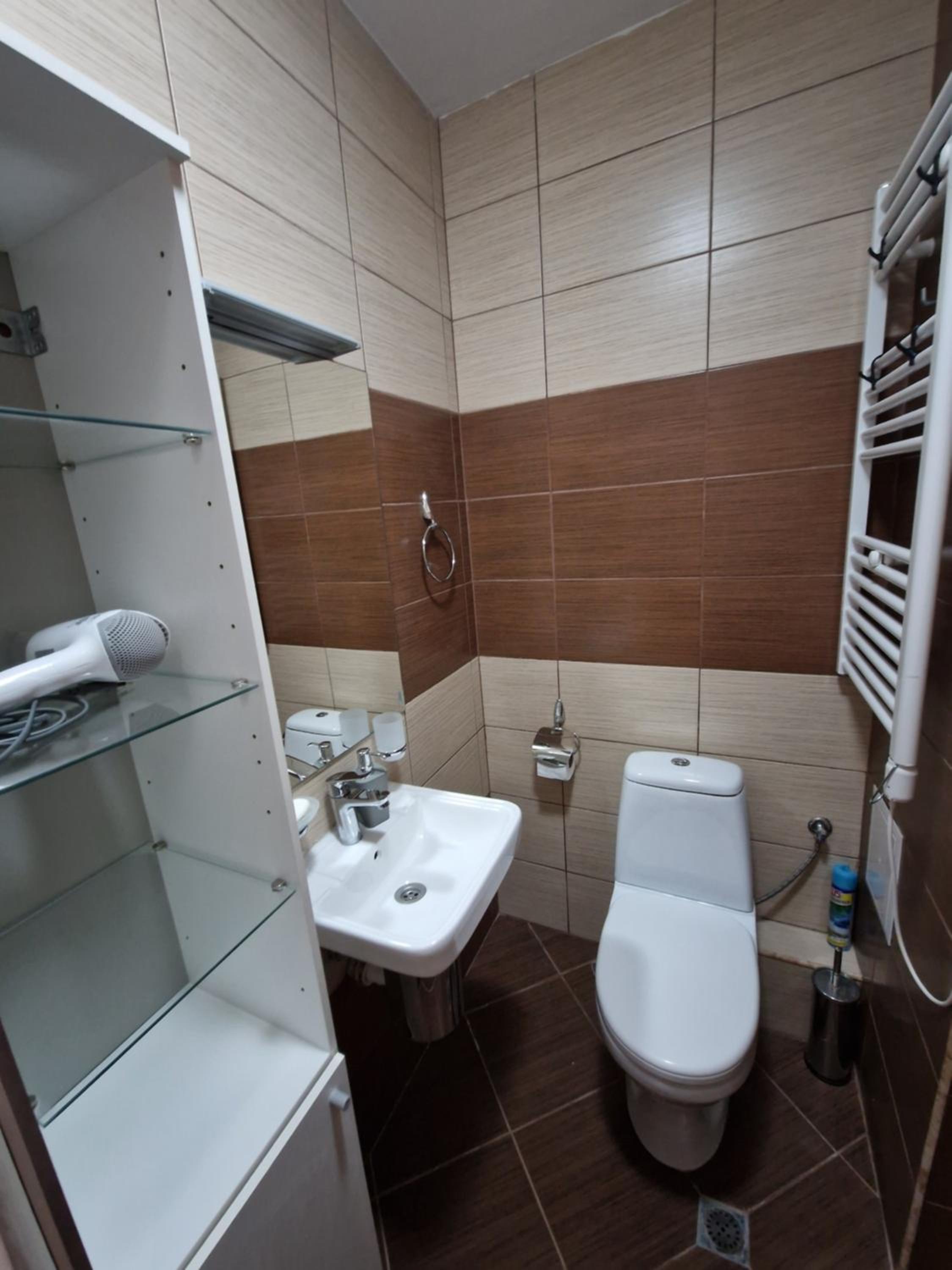 One-Bedroom Apartment photo 2