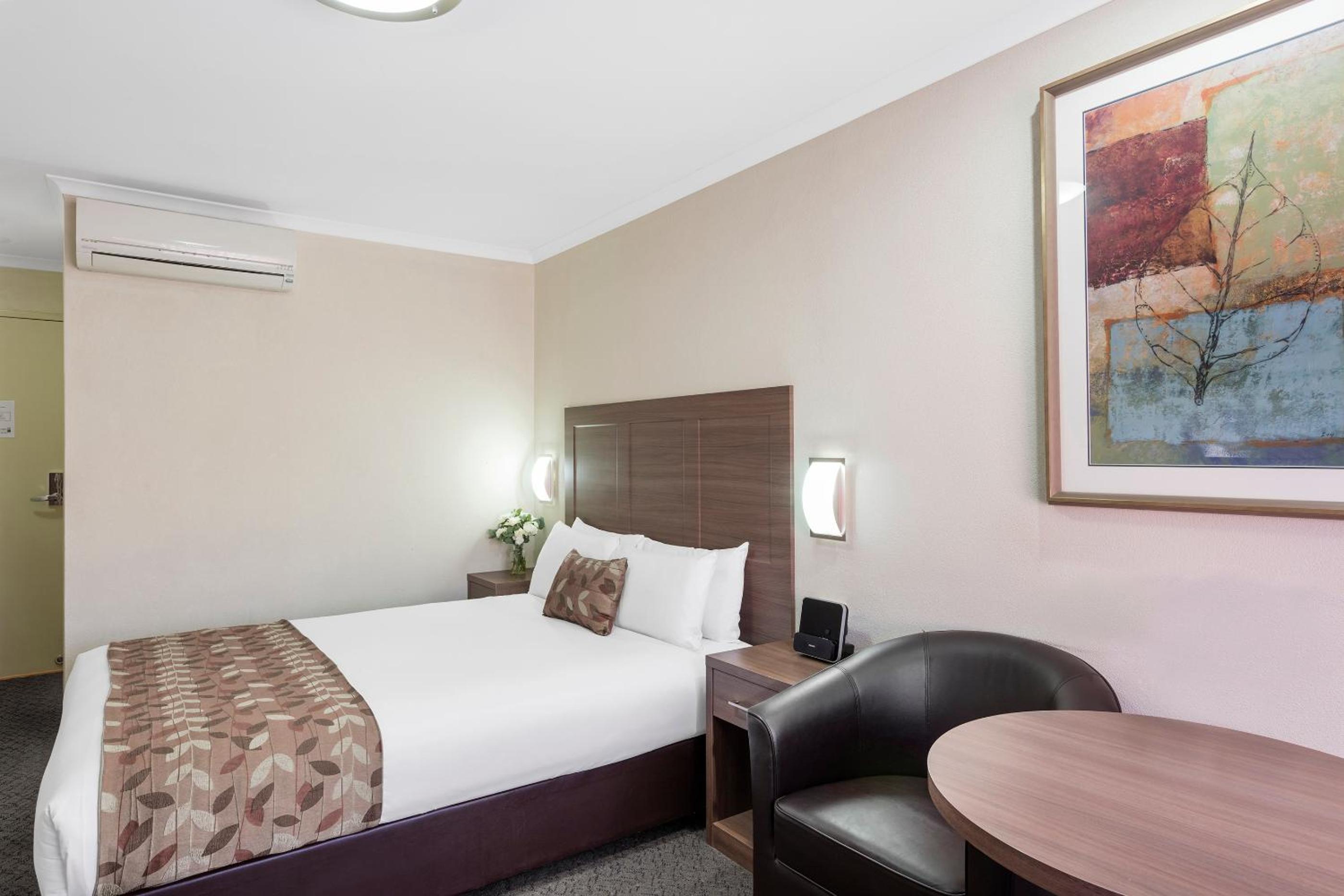 Standard Queen Room