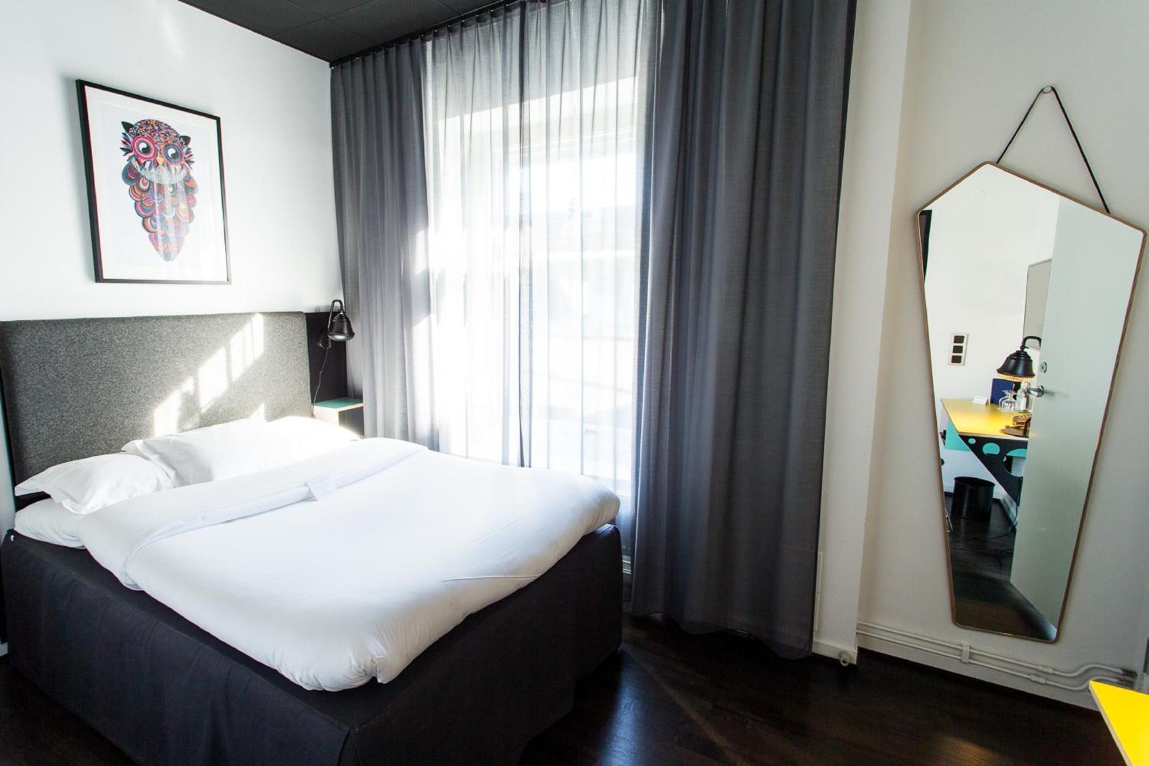Large Single Room (55 in bed) - Photo 2