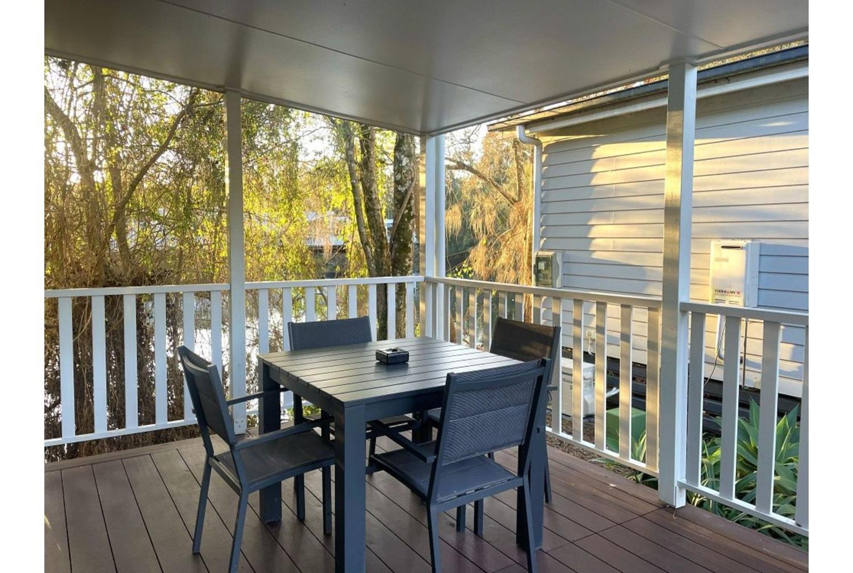 Deluxe Lakeside 2 Bedroom - Sleeps 4 - Photo 7